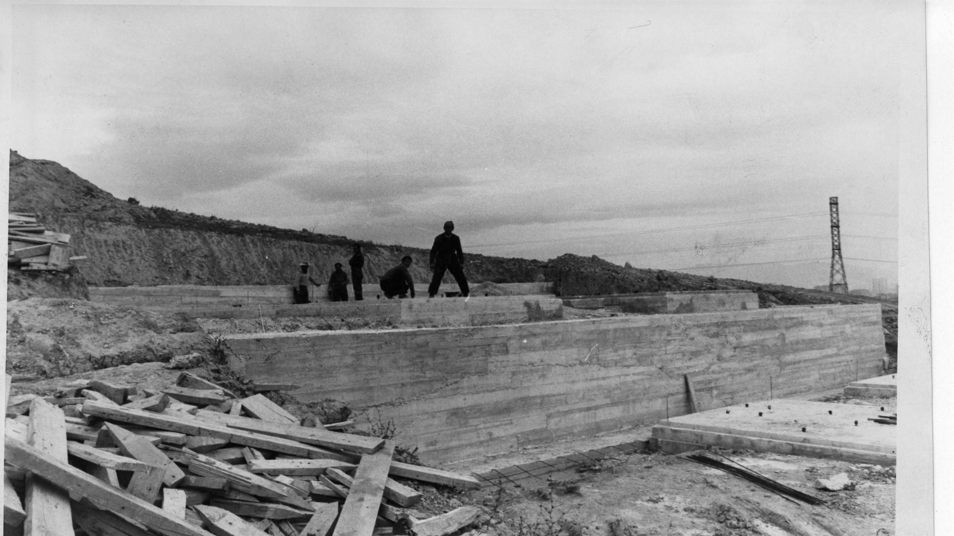 Obras en 1972 para construir el poblado de Santa Lucía.