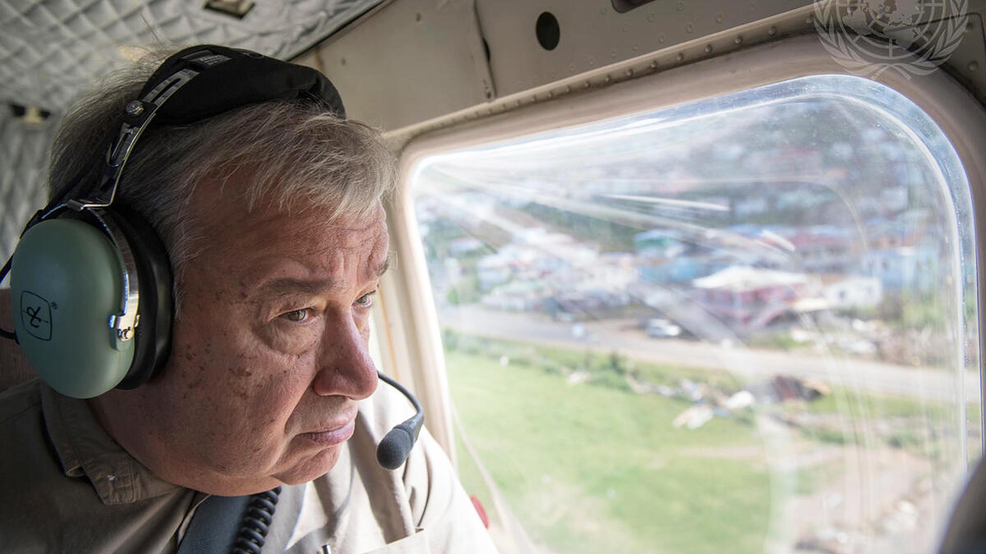 El secretario general de la ONU, António Guterres, visita Antigua y Barbuda tras el paso de un huracán en agosto de 2017