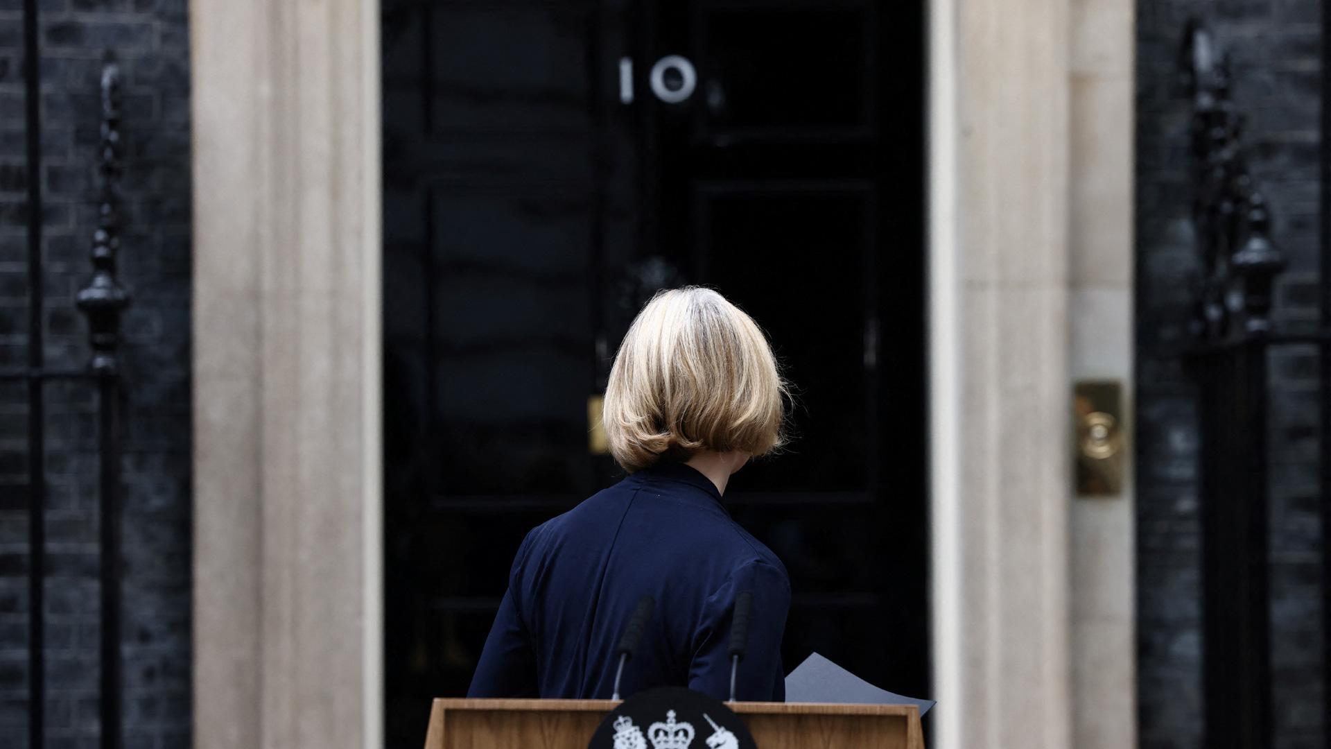 Liz Truss, tras un discurso desde el portal del número 10 de Downing Street