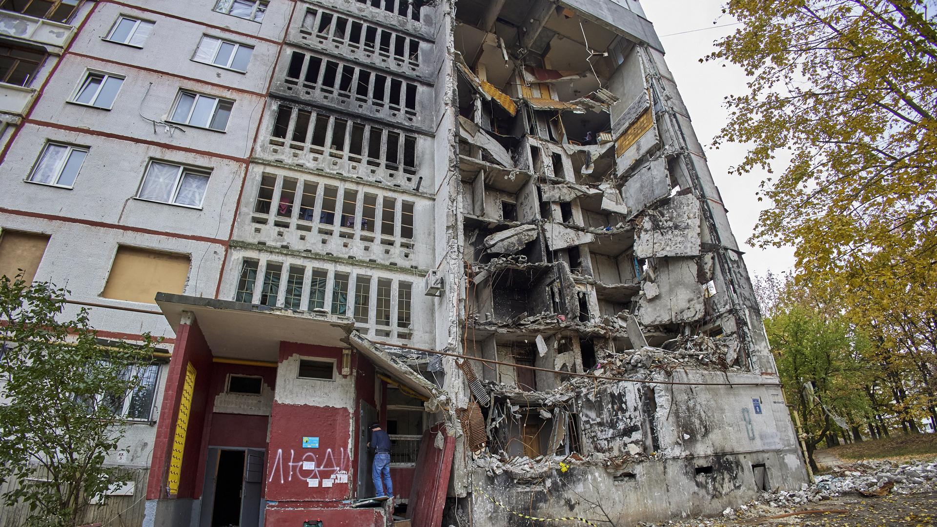 Edificio residencial dañado por los ataques en el noroeste de Ucrania
