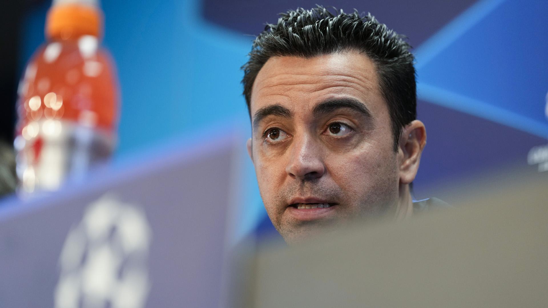 El entrenador del FC Barcelona, Xavi Hernández, durante la rueda de prensa posterior al entrenamiento que el equipo azulgrana ha realizado este martes