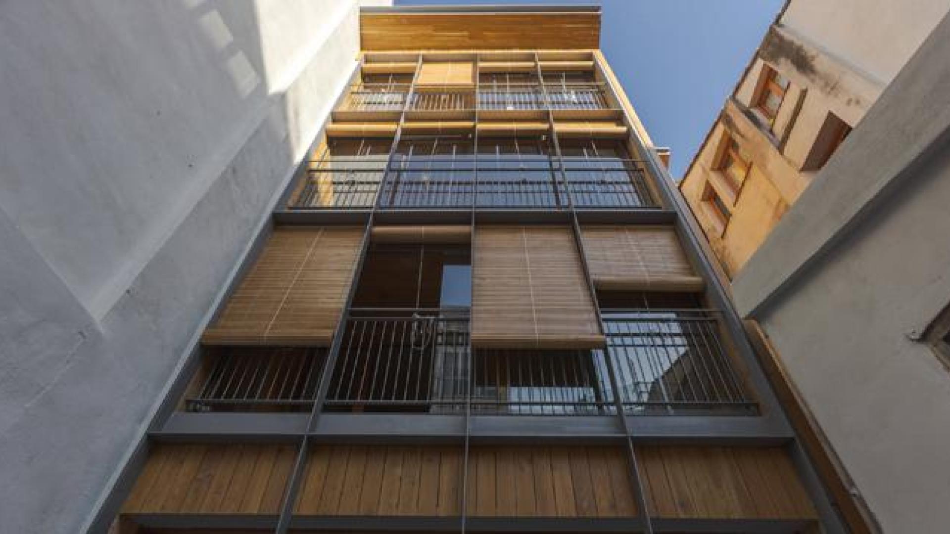 Edificio de madera de la calle Descalzos de Pamplona construido por Construcciones DGC