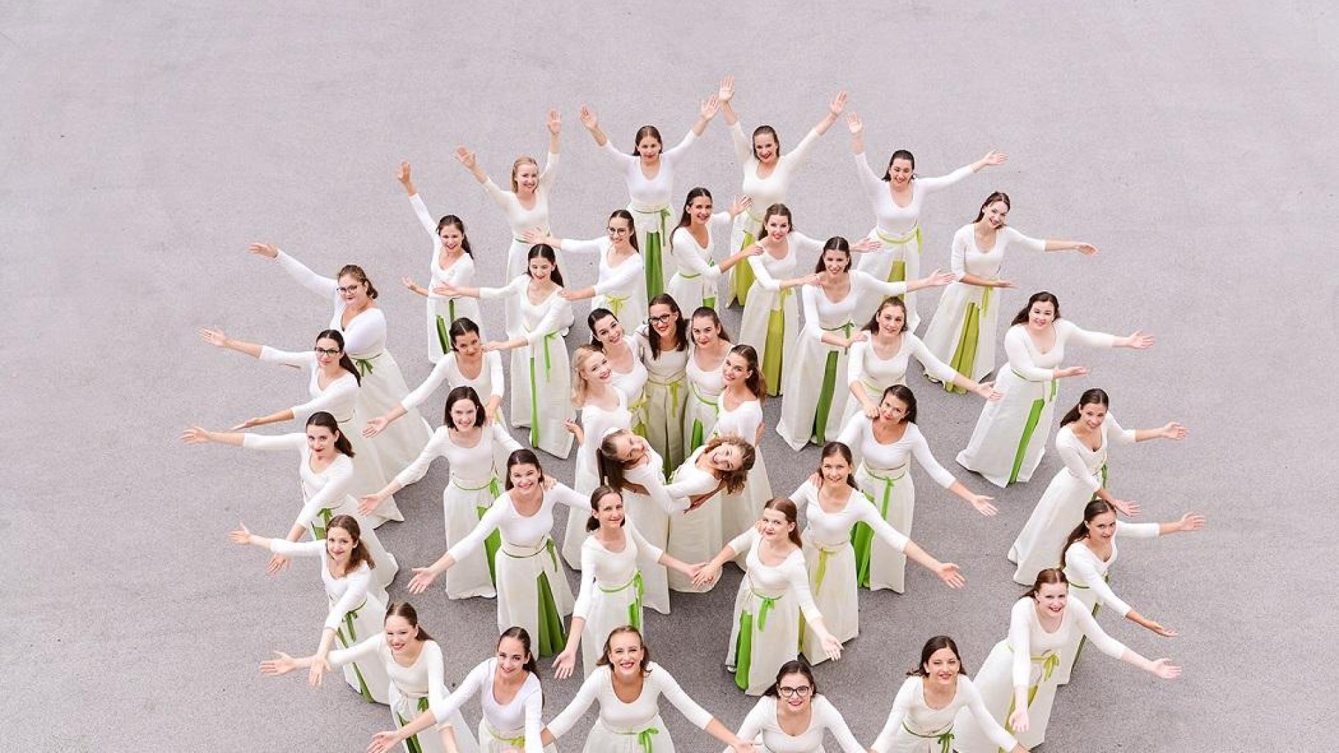 El coro femenino St. Stanislav Girl’s Choir Maribor de Eslovenia actúa hoy en Irurtzun.