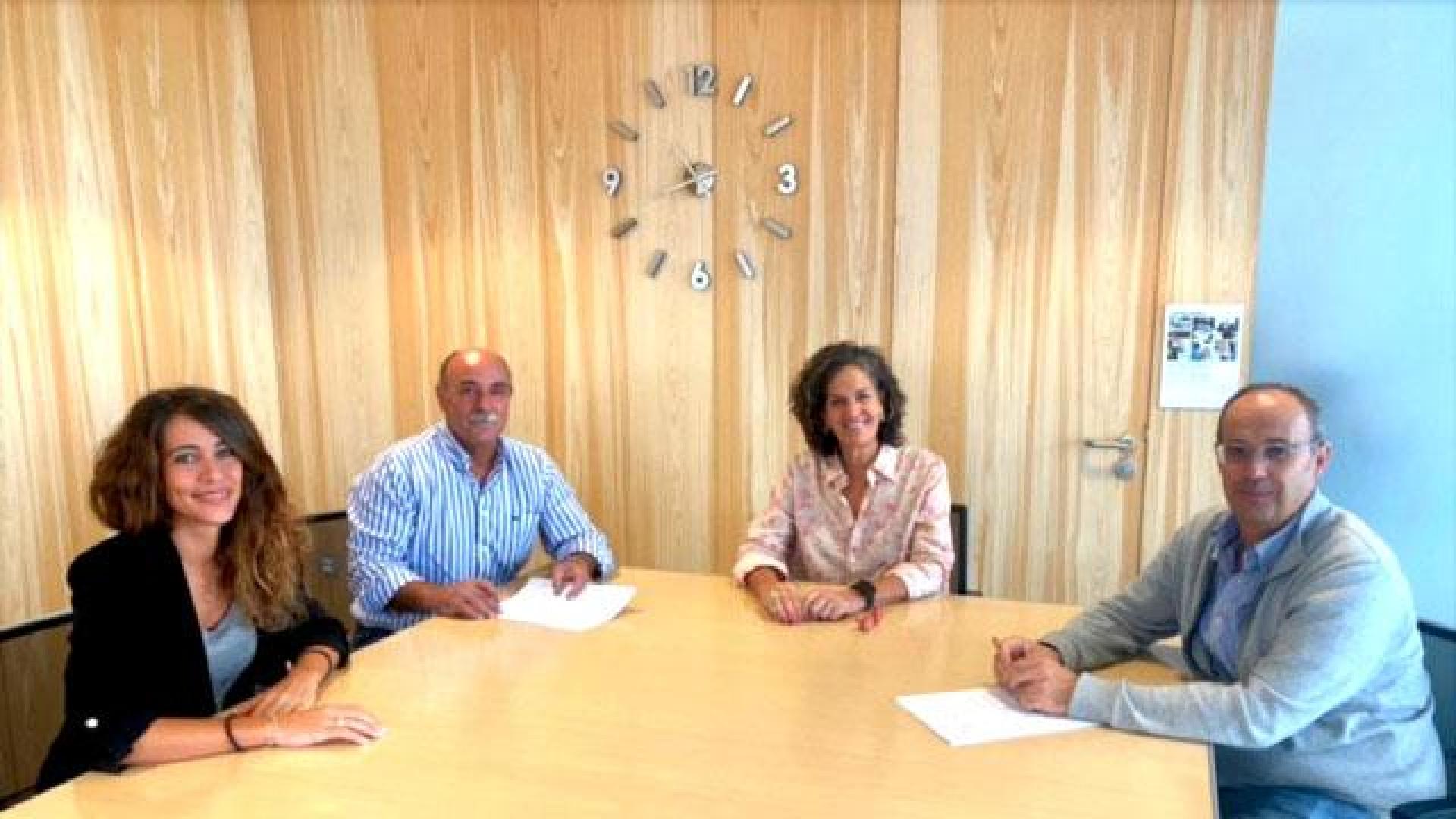 Eva Itoiz (gerente de UCAN), José Mª Martínez (presidente de UCAN), Itziar Gómez (consejera de Desarrollo Rural y Medio Ambiente) y el director general de Desarrollo Rural, Fernando Santafé