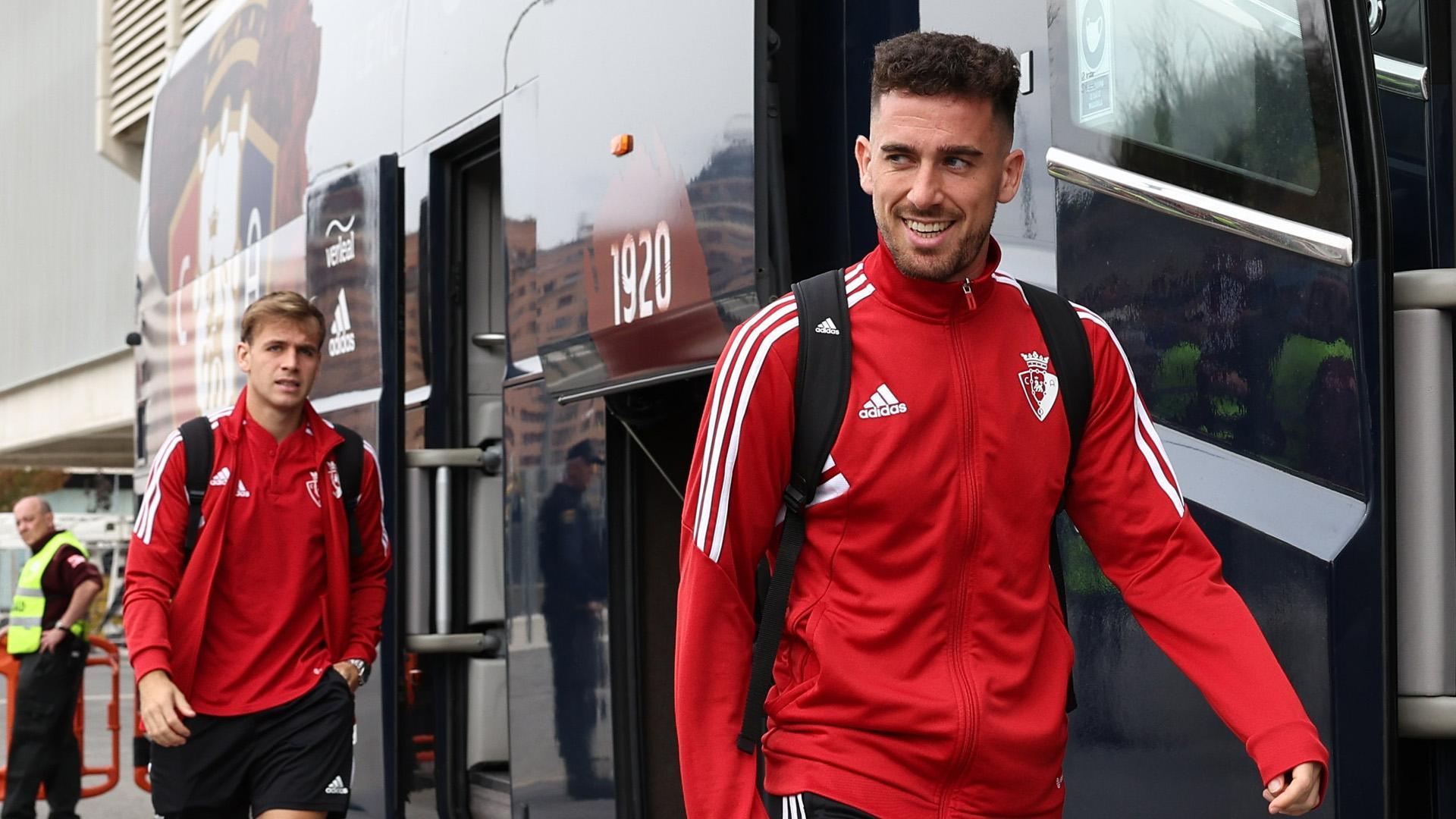 Kike Barja y Pablo Ibáñez, a la llegada de Osasuna a El Sadar