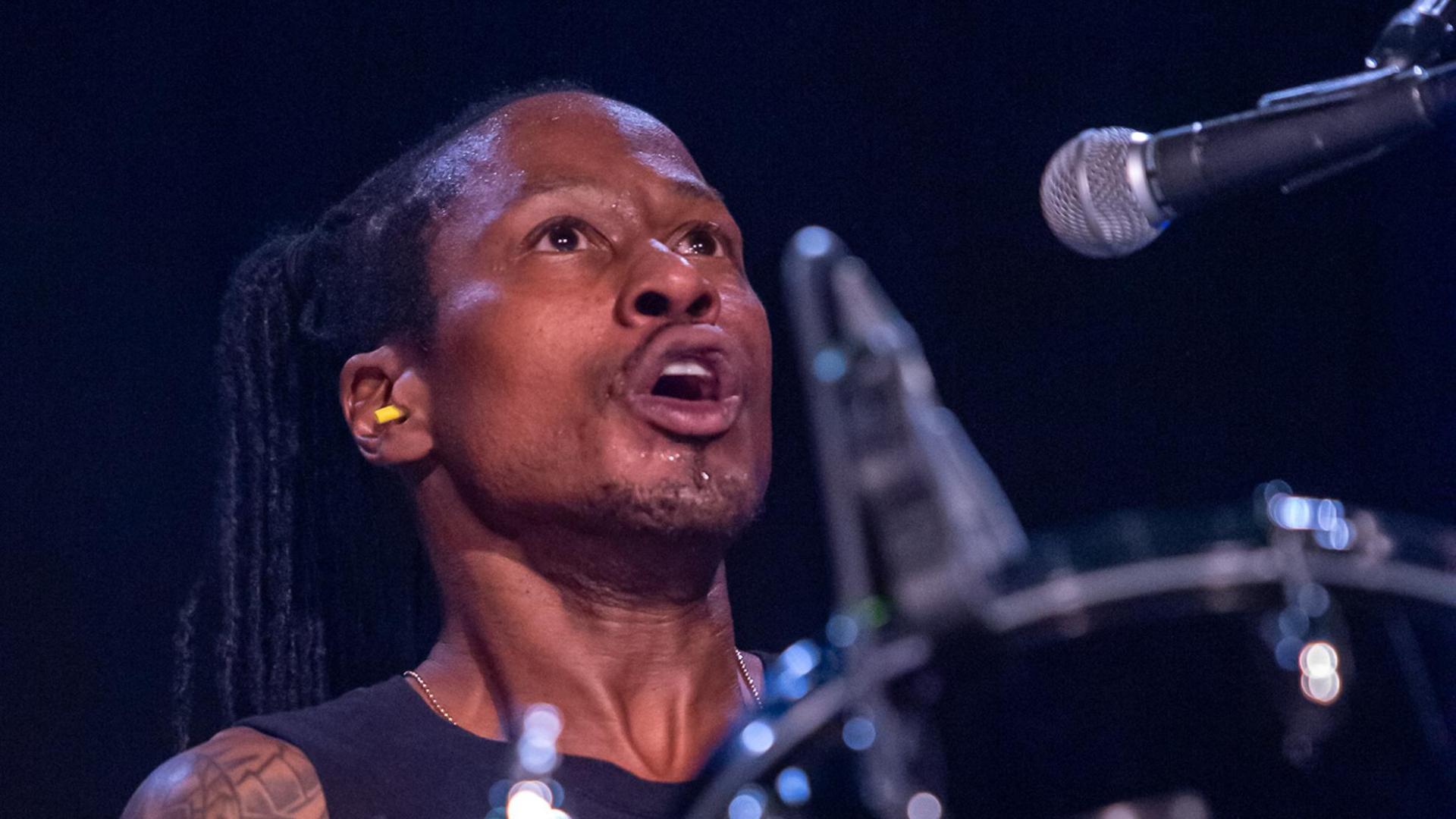 D.H. Peligro, exbatería de Red Hot Chilli Peppers y Dead Kennedys
