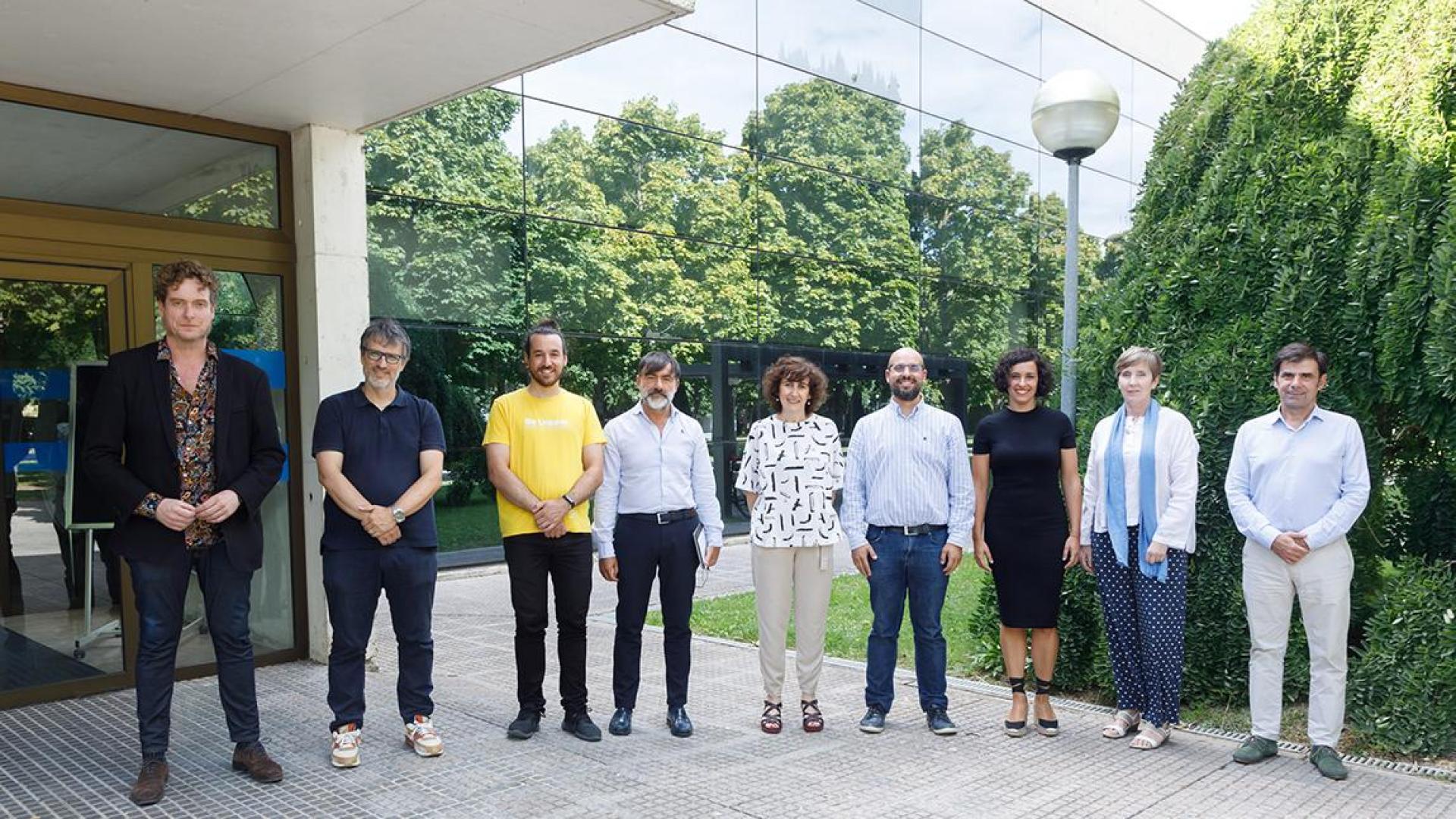 De izquierda a derecha, los miembros del jurado: Maiorga Ramírez, Francisco Falcone, Javier Vidorreta, Rafael Lara, Cristina Bayona, Javier Goicoechea, Iosune Pascual, Victoria Alfonso e Ignacio Ugalde.