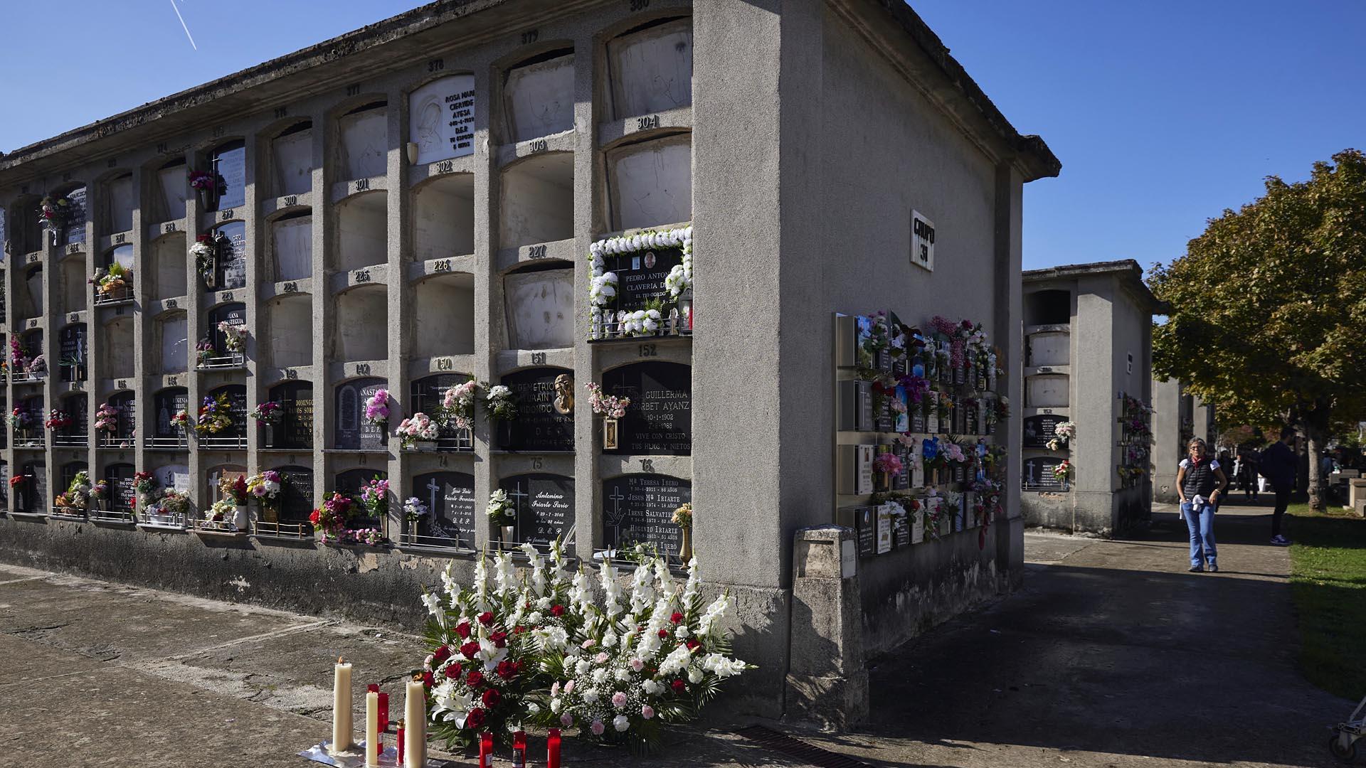 Fotos del día de Todos los Santos en el cementerio de Pamplona.