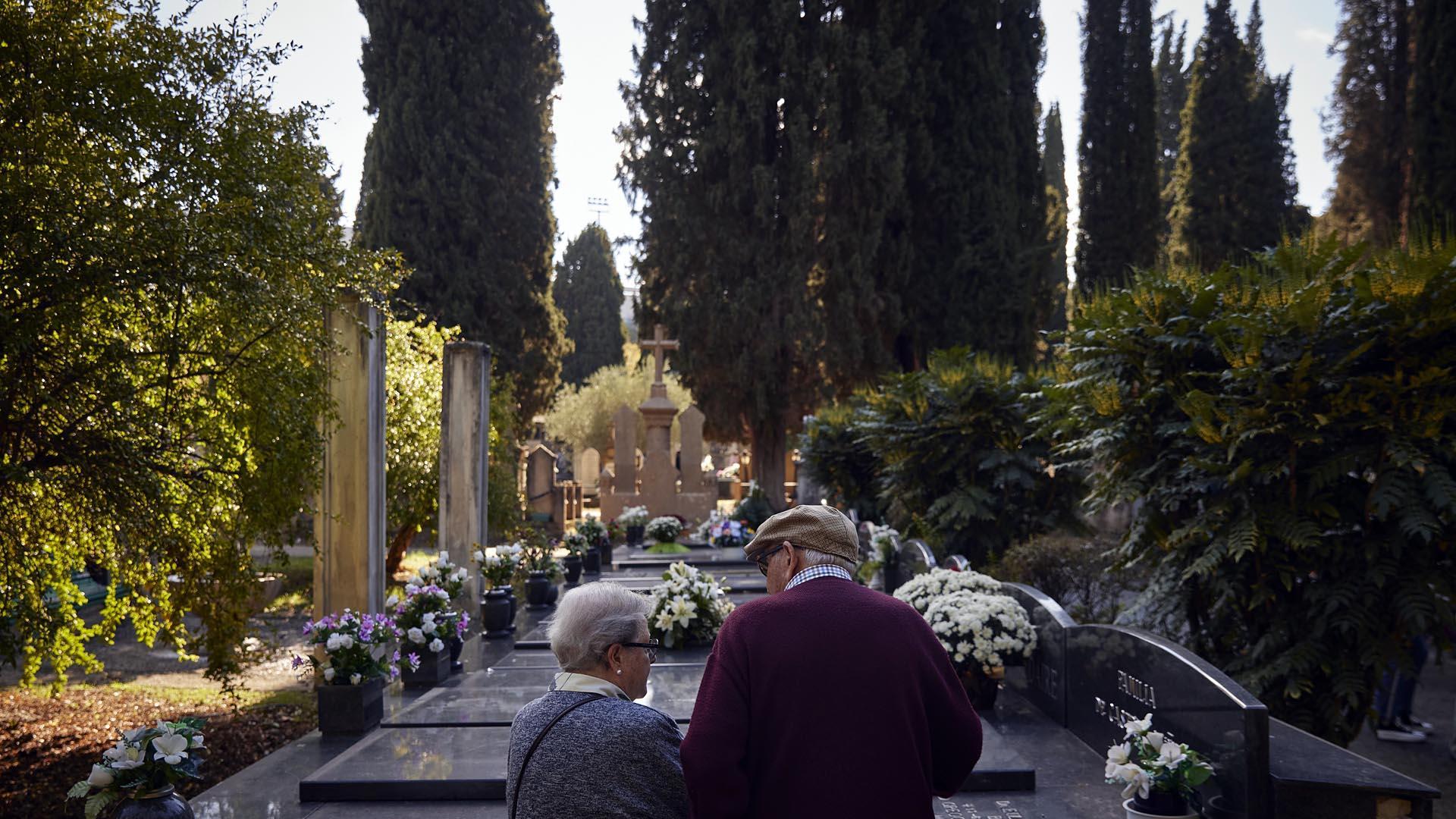 Fotos del día de Todos los Santos en el cementerio de Pamplona.