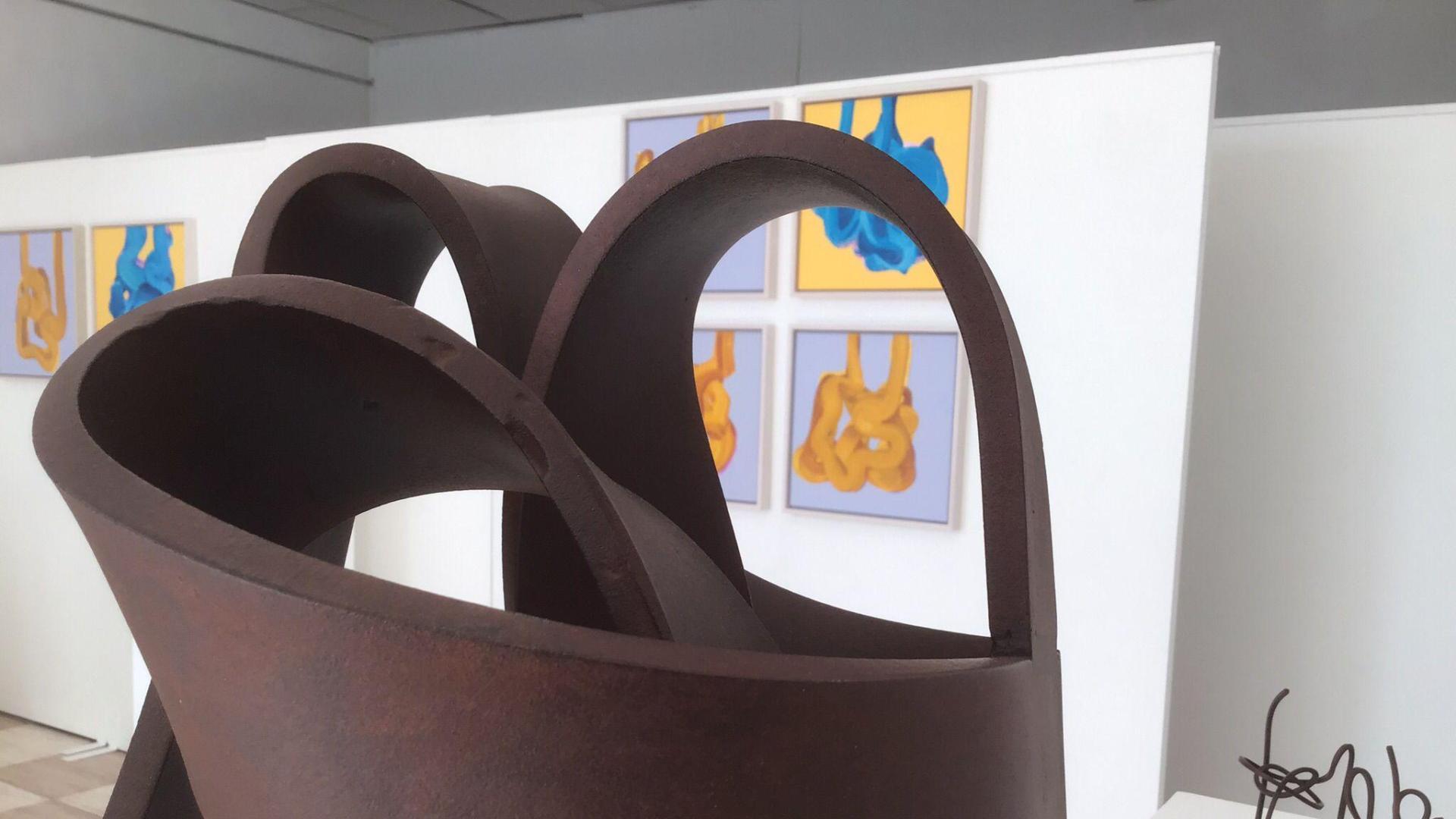 Escultura en la que Íñigo Manterola juega con las formas, los giros y el espacio