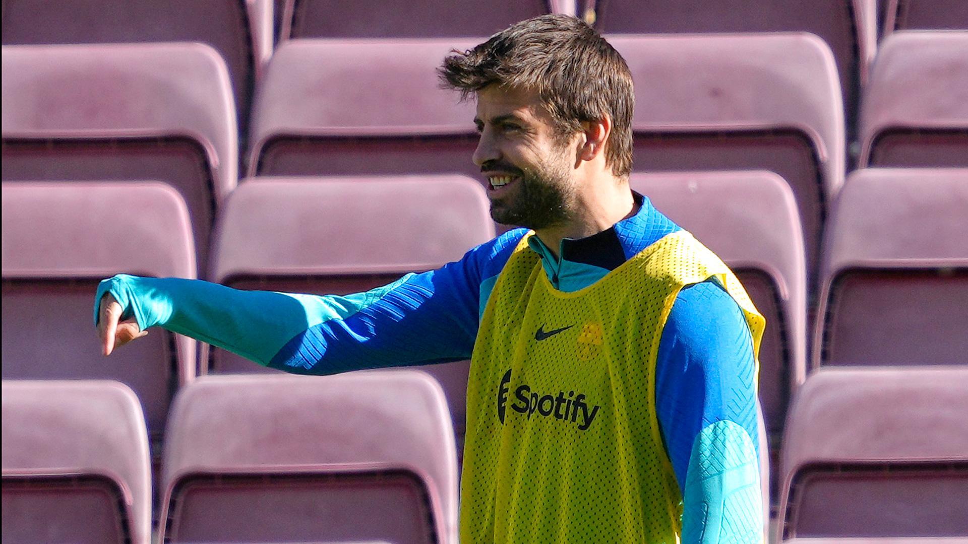 El defensa del FC Barcelona, Gerard Piqué, durante el entrenamiento para preparar su último partido en el Nou Camp ante la UD Almería