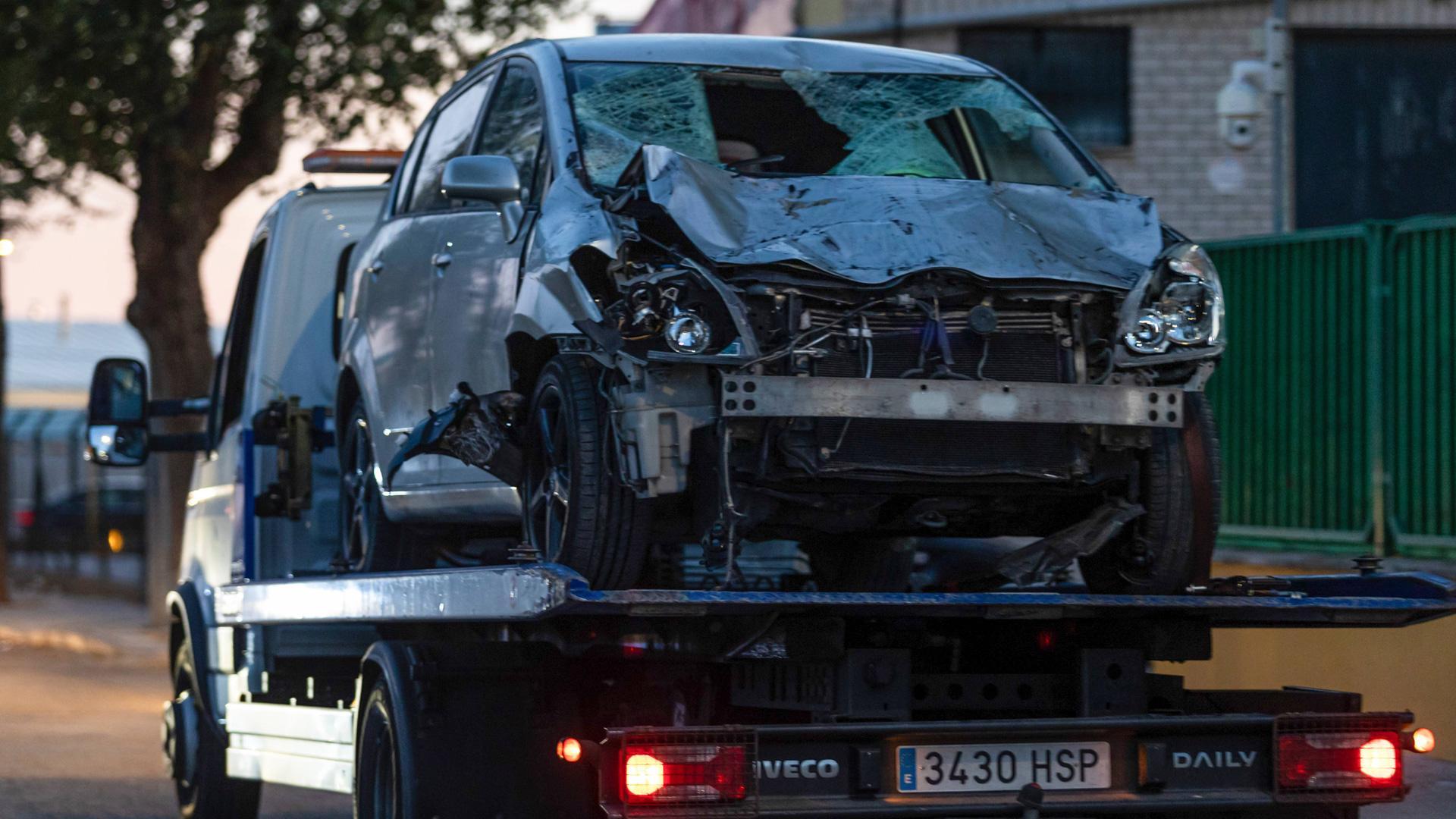 Vehículo involucrado en el atropello mortal de cuatro personas en Torrejón, este domingo a su llegada al cuartel de la Guardia Civil de Seseña