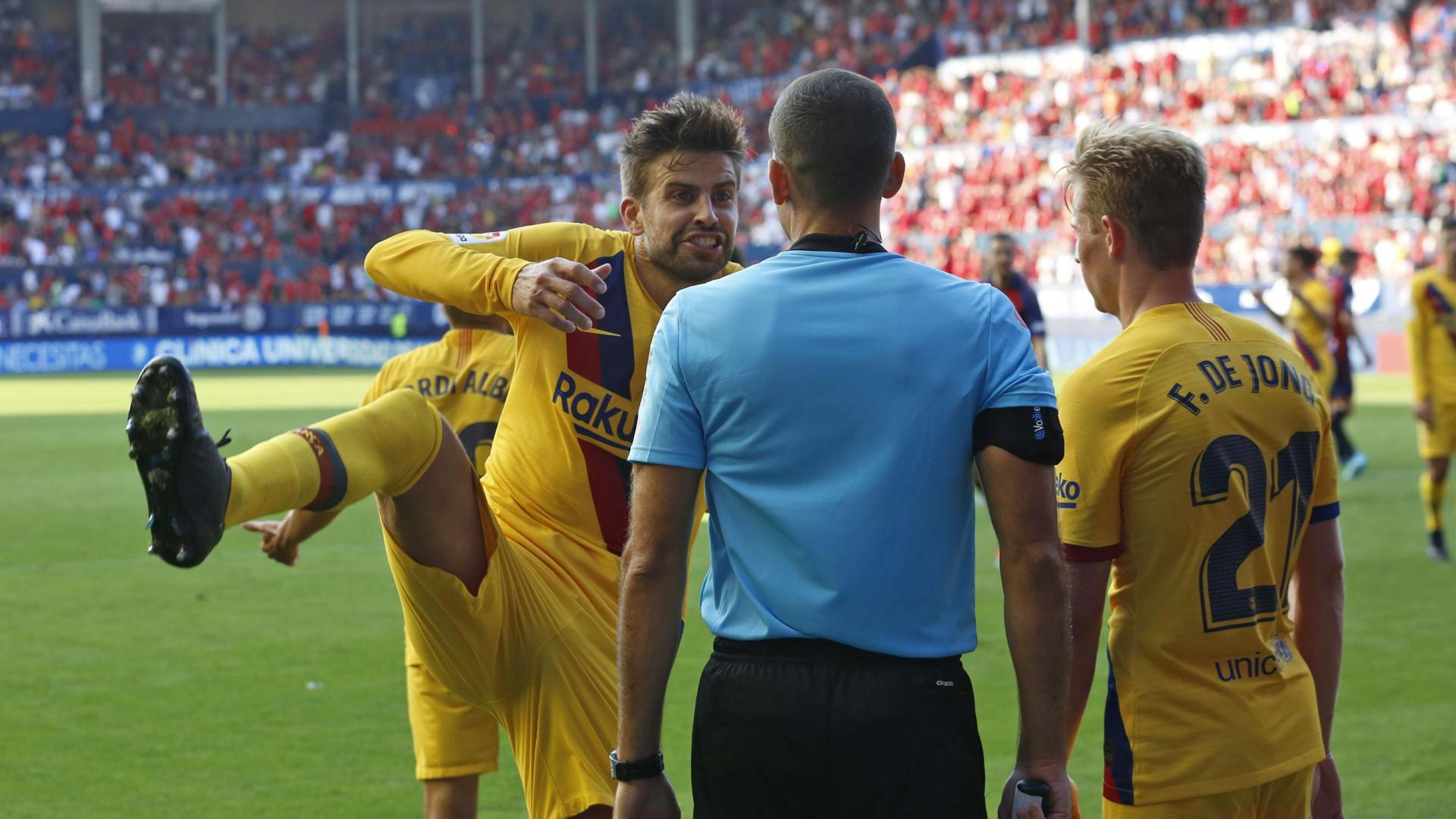 Piqué protesta un penalti señalado por mano el 31 de agosto de 2019 en un partido que terminó 2-2