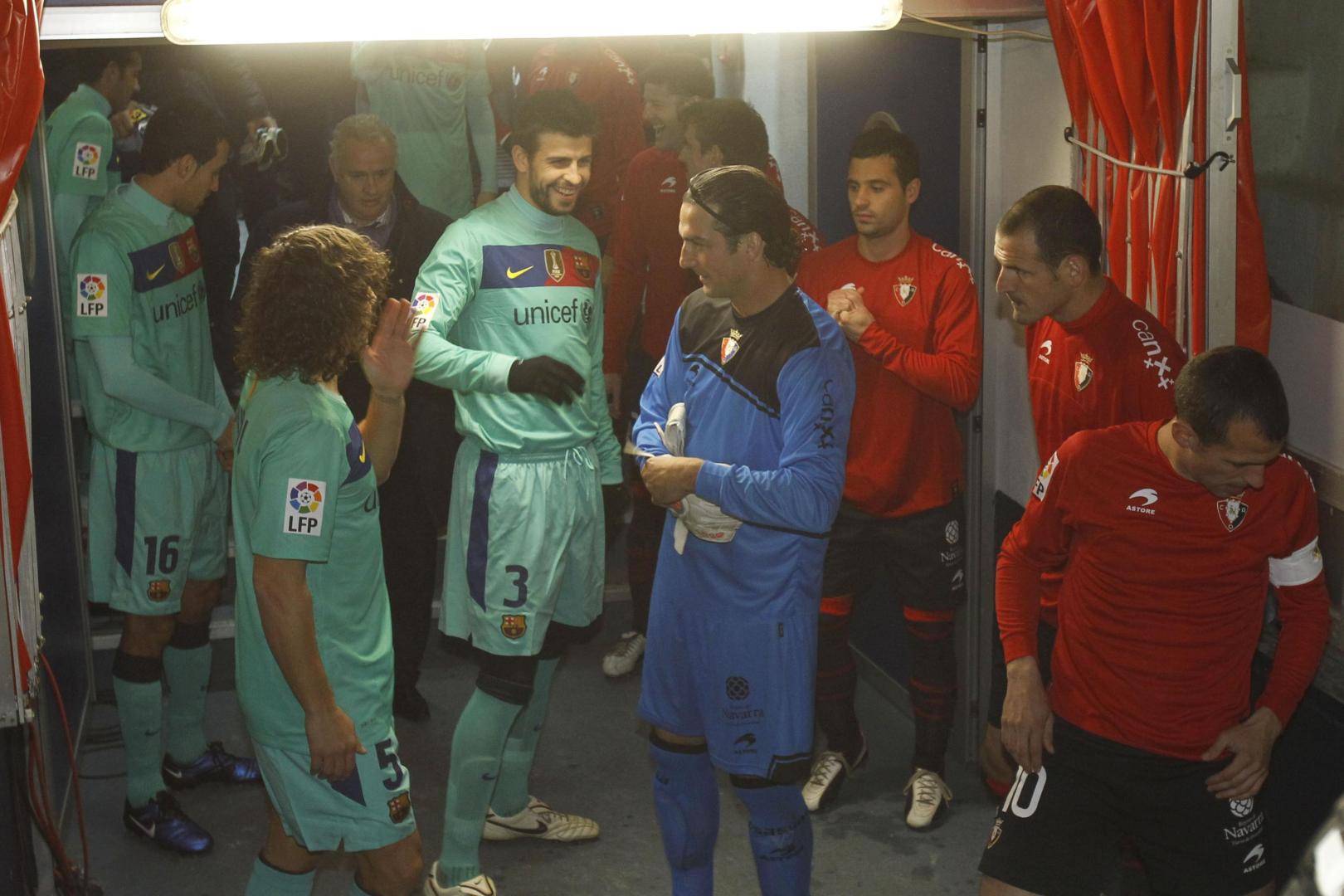 *A:   EDUARDO BUXENS -  JESUS GARZARON
*F: 04  NOVIEMBRE  2010
*L:  PAMPLONA
*P:  
*T: OSASUNA - BARCA