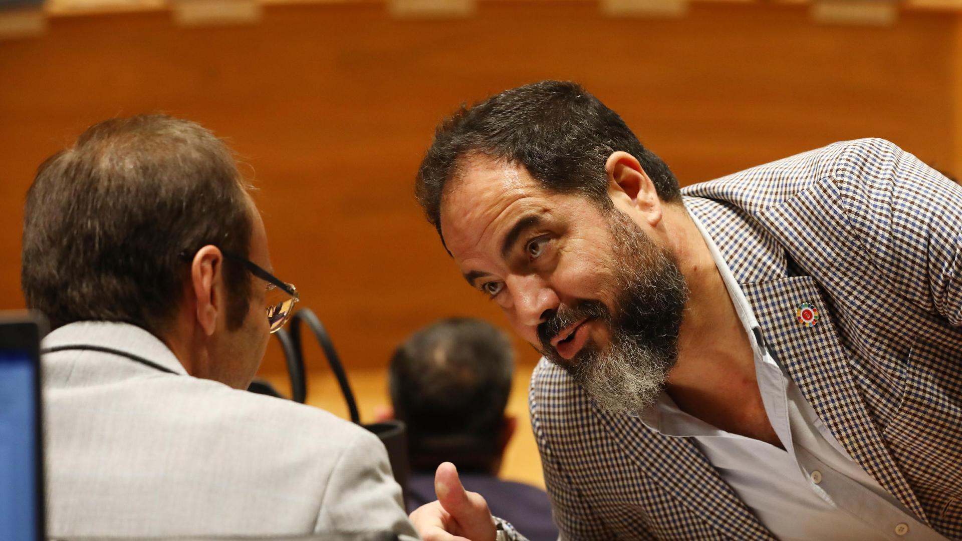 Ramón Alzórriz durante un pleno del Parlamento