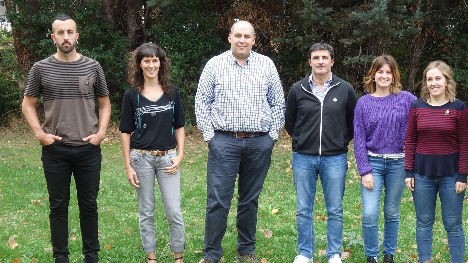 Desde la izda., representantes de administración, presidencia, oficina técnica, aguas, euskera y residuos y medioambiente de la mancomunidad