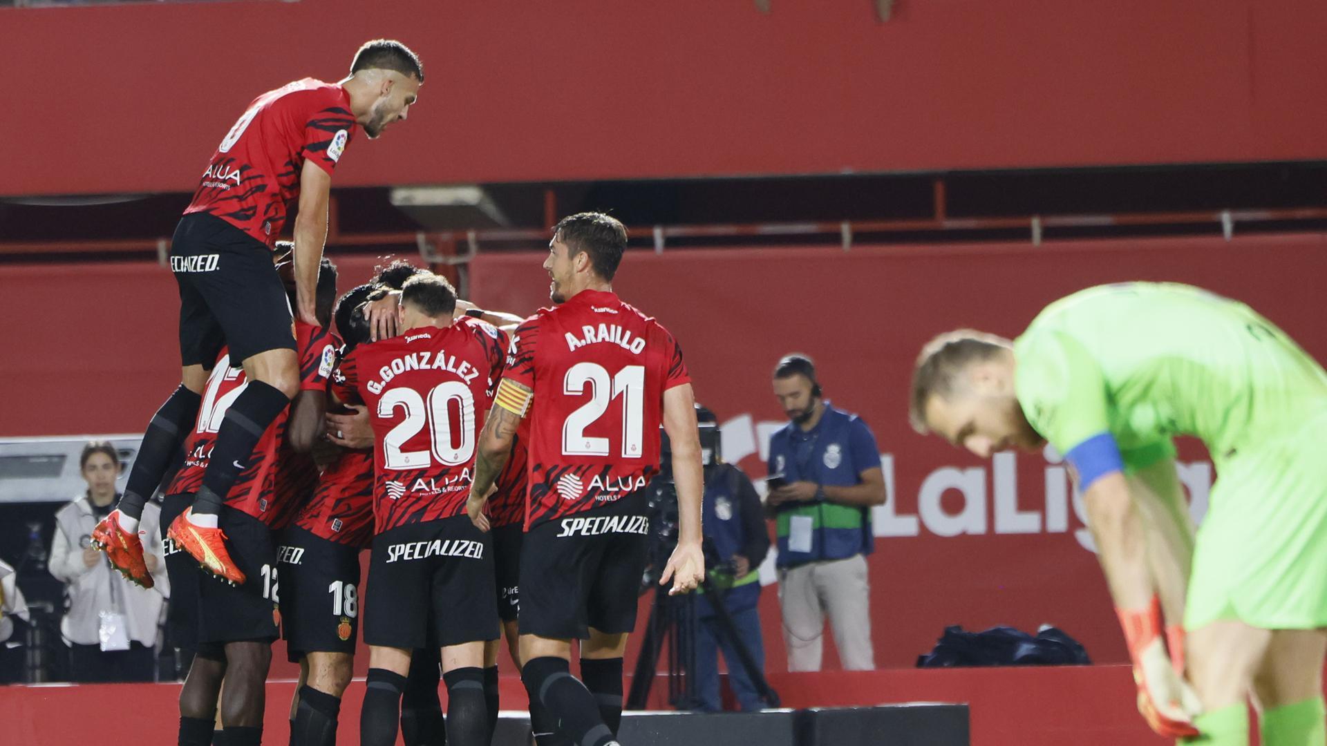 Los jugadores del Mallorca celebran el gol ante el Atlético de Madrid