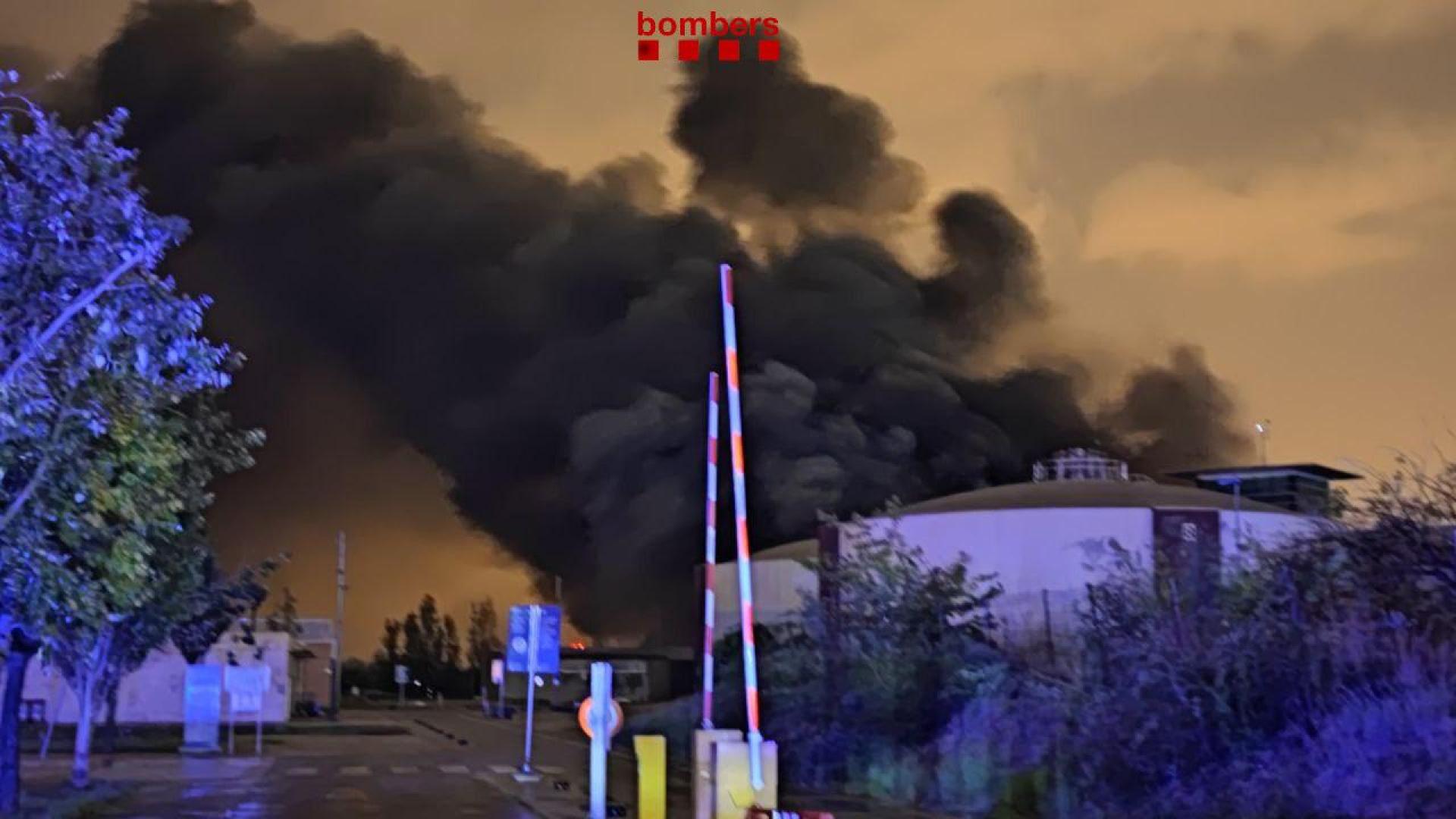 Incendio en la depuradora de El Prat de Llobregat (Barcelona)