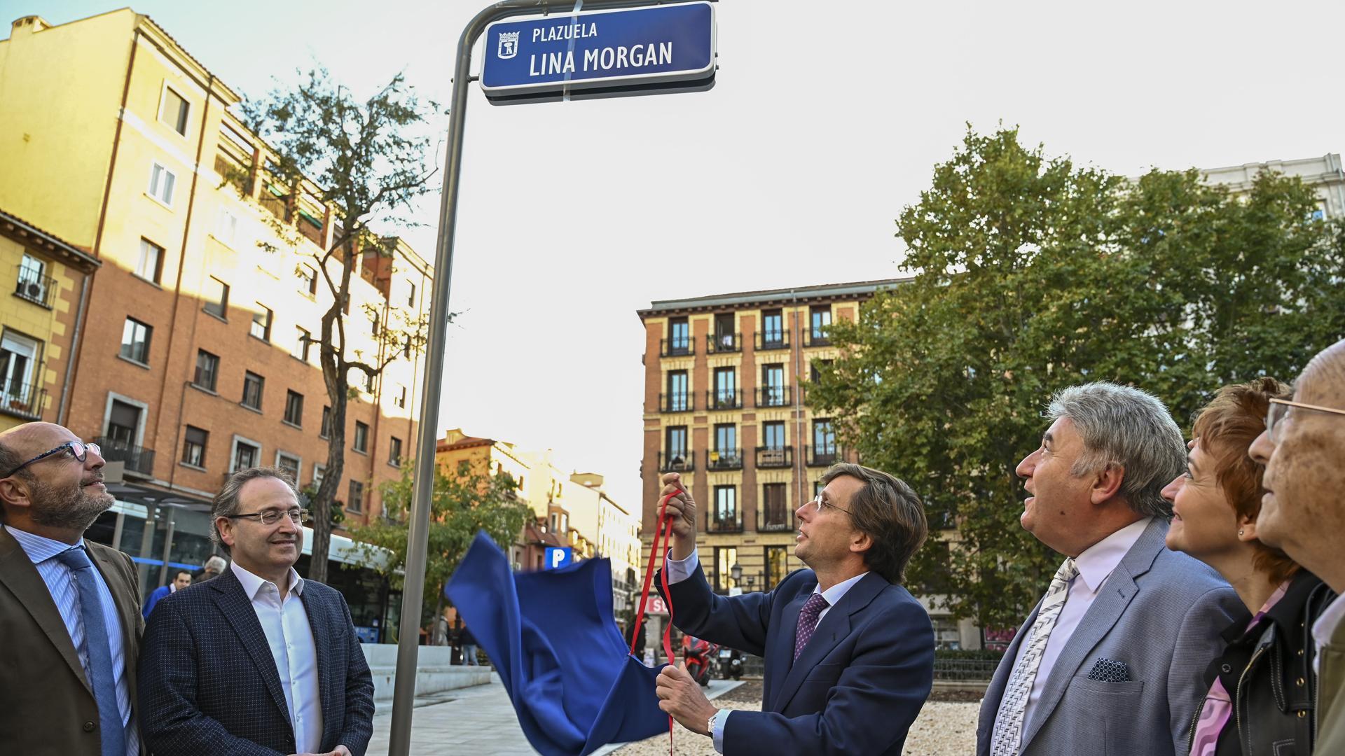 El alcalde de Madrid, José Luis Martínez-Almeida, en el acto de inauguración de la plazuela dedicada a Lina Morgan