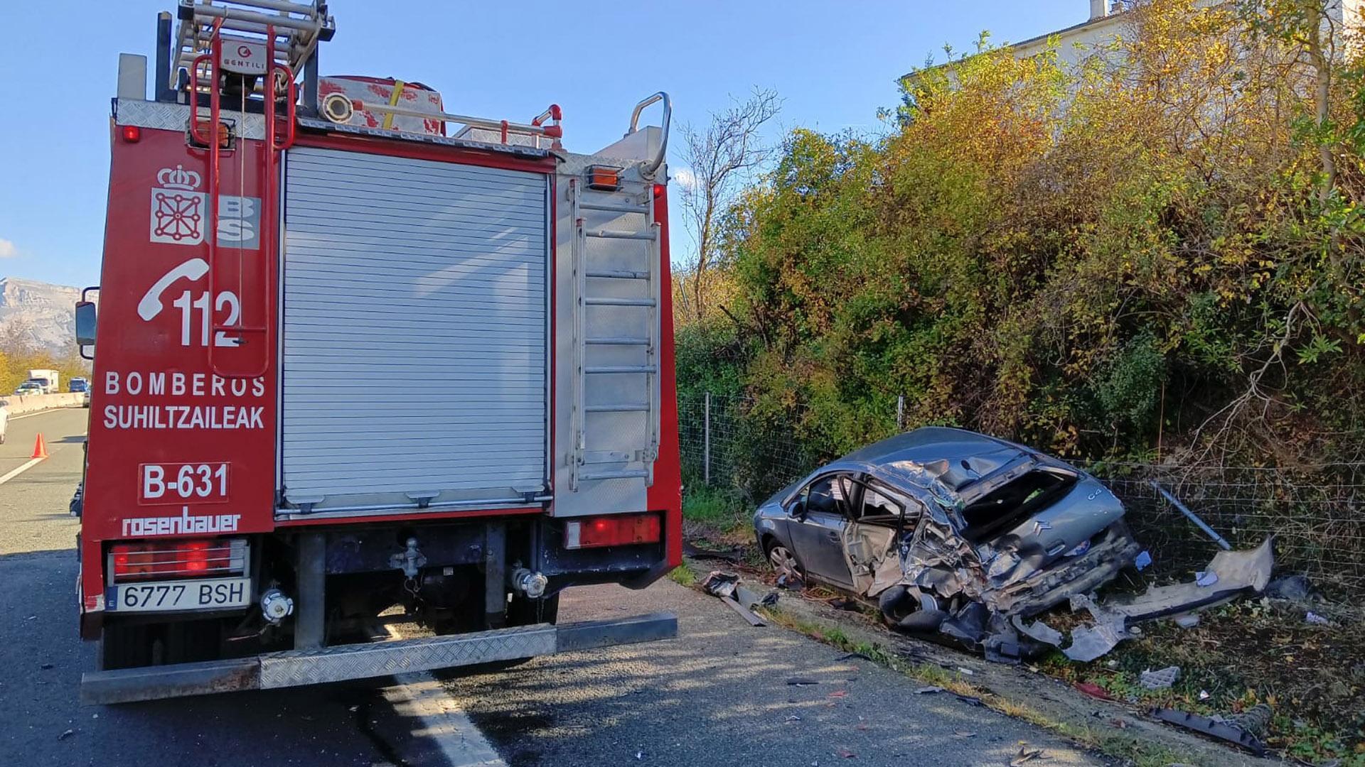 El vehículo accidentado este viernes en la A-10