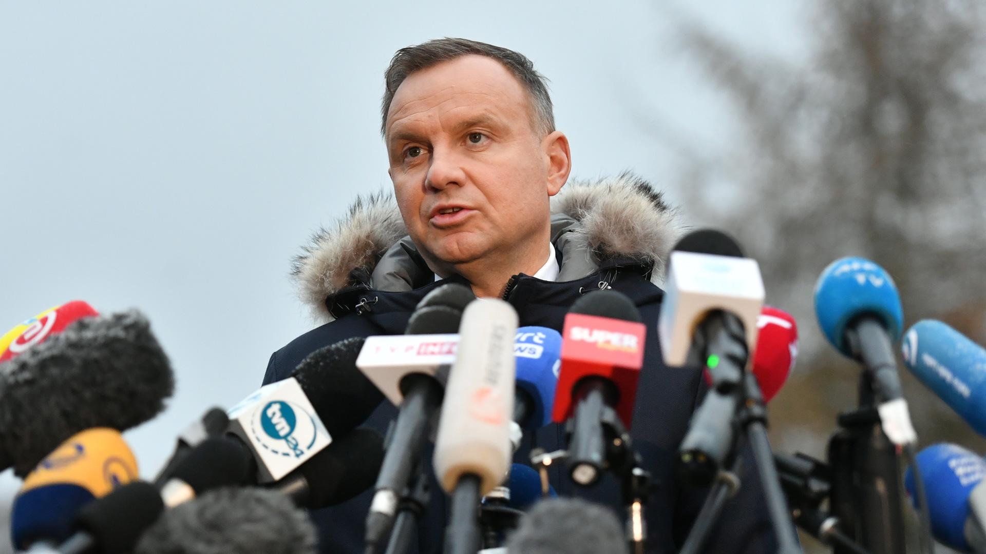 El presidente polaco, Andrzej Duda, ofrece una rueda de prensa en la localidad donde impactó el misil