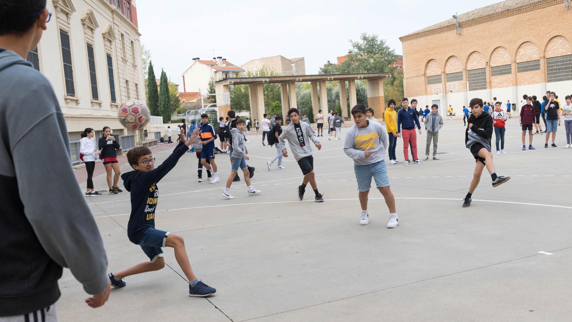 Instante de un partido de futbito de los ‘Recreos Deportivos’ del Colegio Jesuitas Tudela