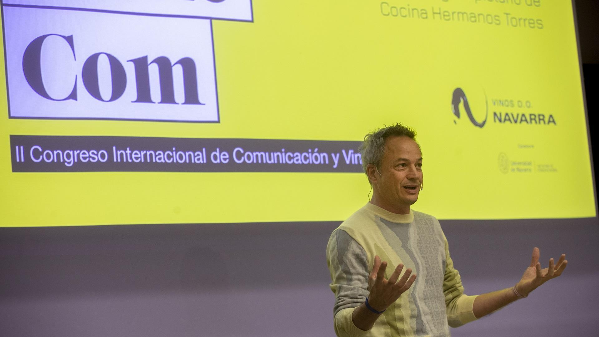 El chef Sergio Torres, copropietario de Cocina Hermanos Torres, durante su ponencia en el congreso #WineCom