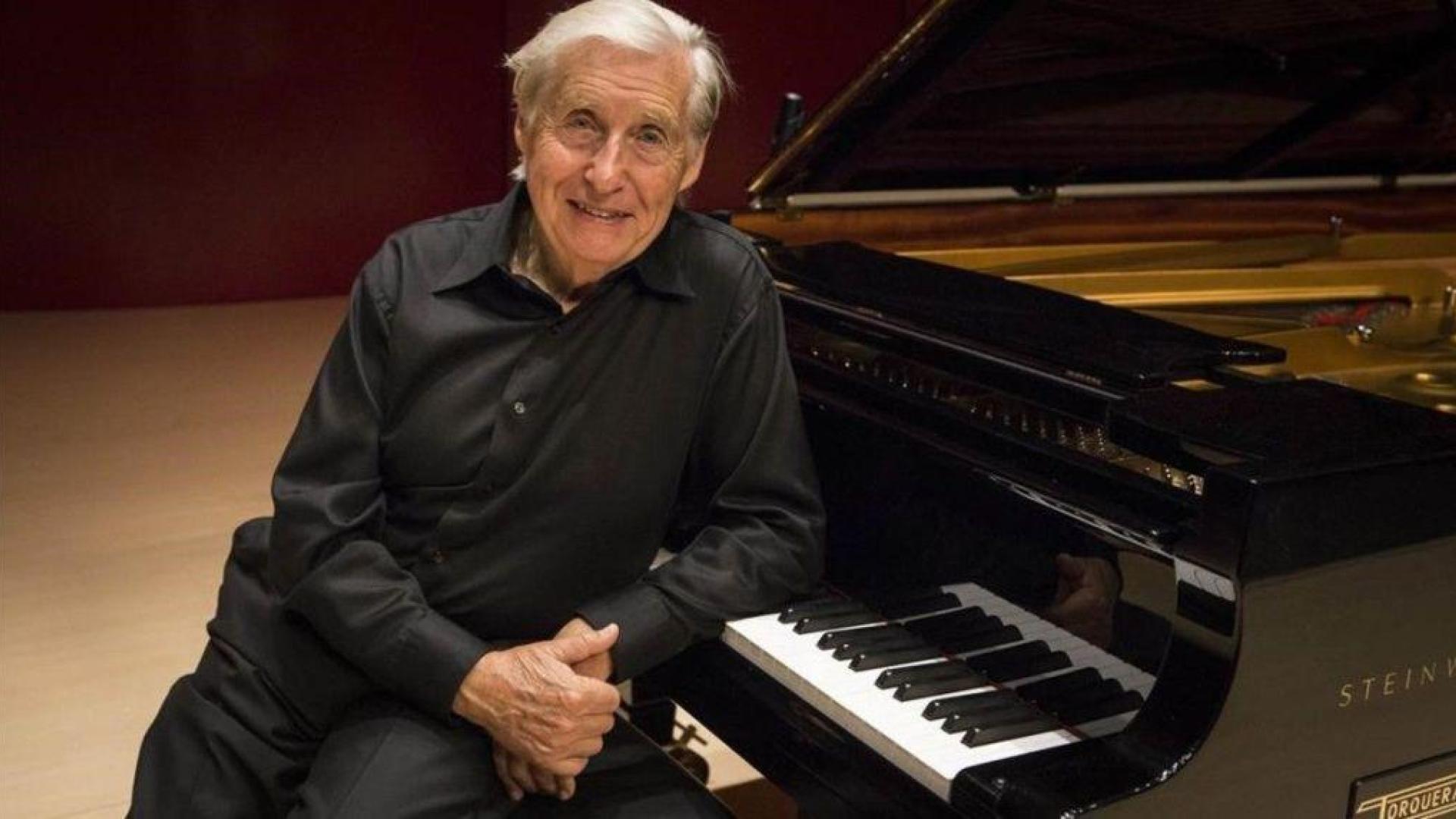 El veterano pianista bilbaíno Javier Achúcarro ofrece esta tarde un concierto en Baluarte.