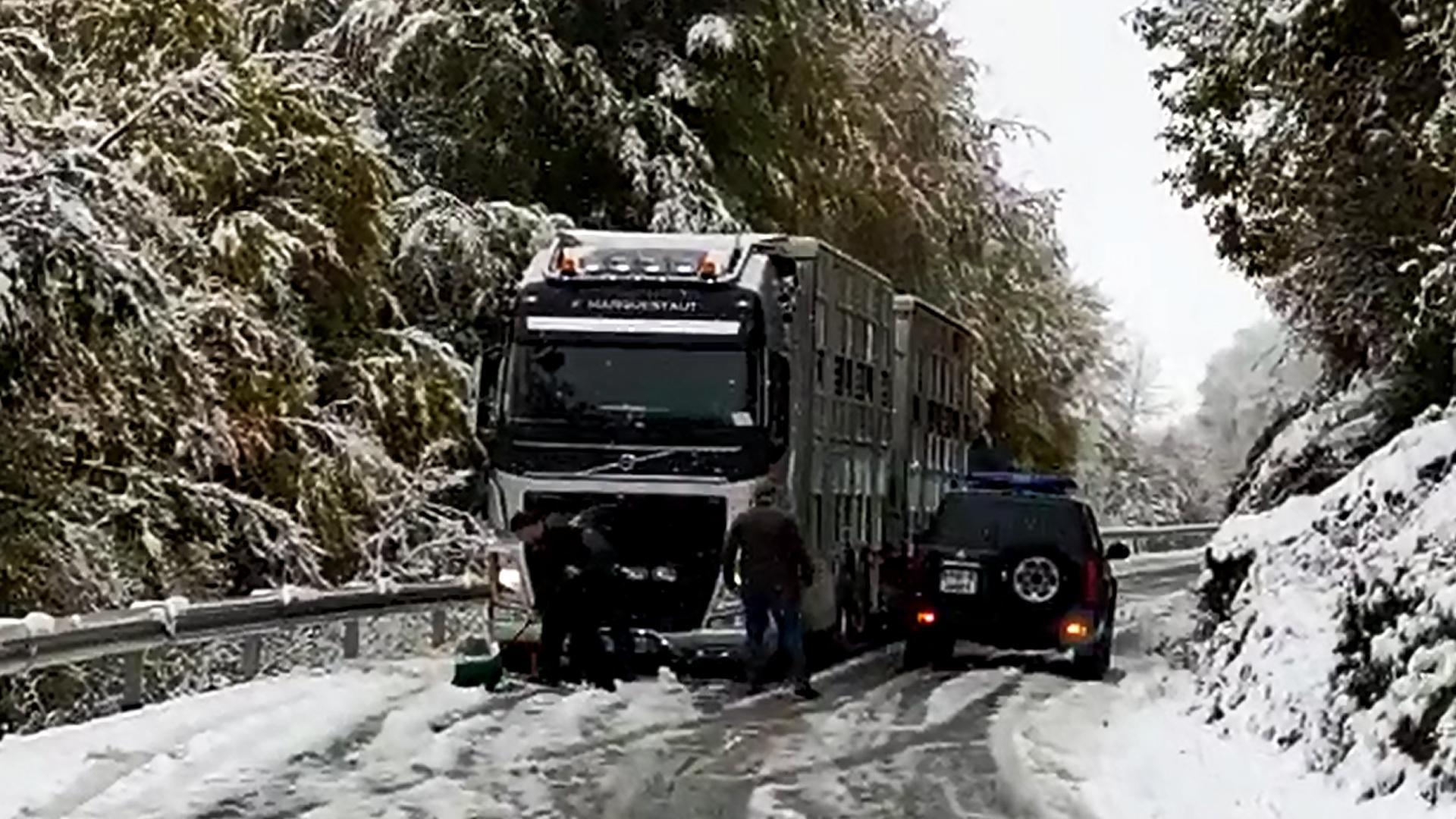 Vídeo de nevadas en el Alto de Mezkiritz