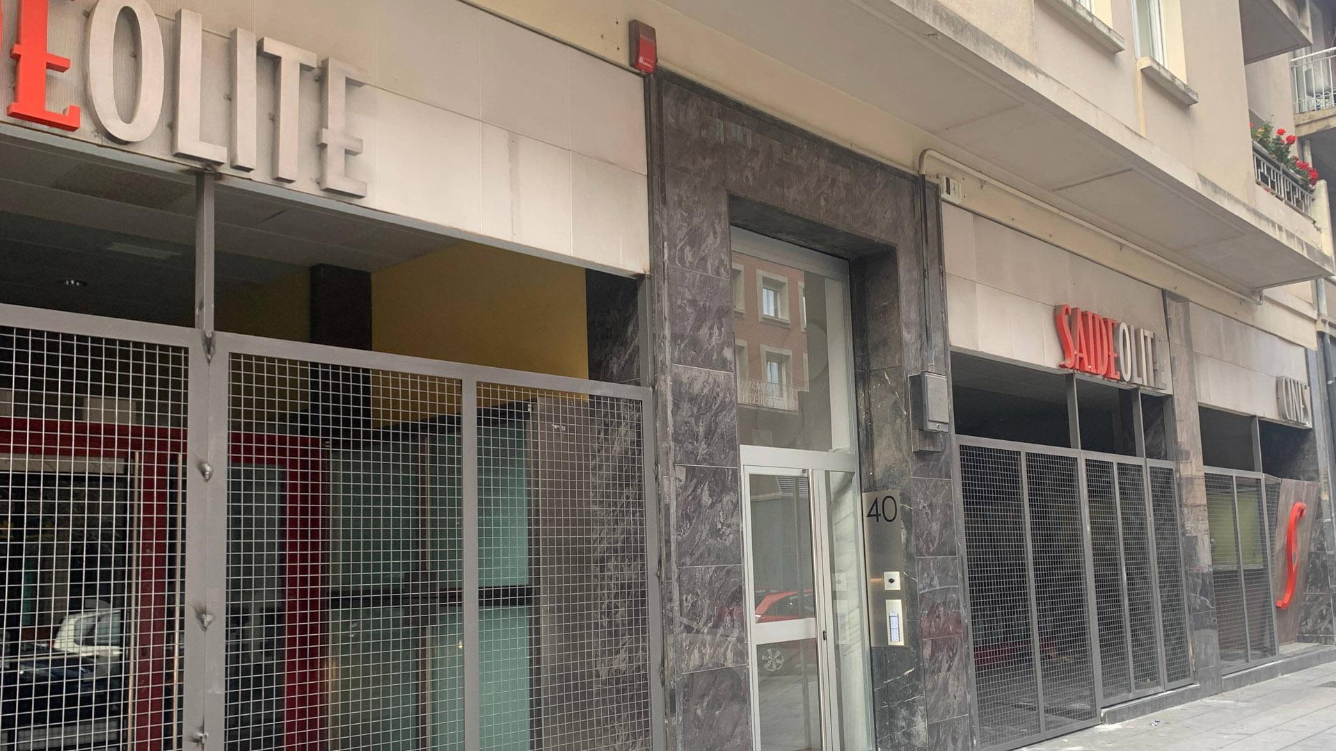 Imagen de los antiguos cines Olite, ya vallados