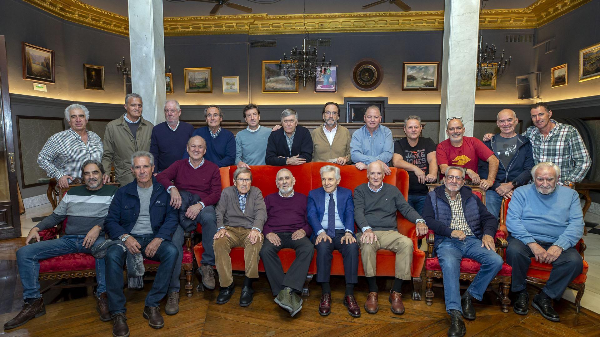 Arriba, de izquierda a derecha: Javier barace, Jesús Eslava, Alberto Escobosa, Luis Beguiristain, Fermín San Martín, Txutxo Aldaz, Javier Urzainki, David García, Eduardo Argain, Fernando Chocarro, Ignacio Estaun, Miguel Ángel Agarraberes. Abajo: Ignacio Álvarez , Enrique Munárriz, Alfonso Ruiz, Fernando Goñi, Salvador Martín, Julio Sánchez, Jesús Baquedano, Javier Ortigosa y Patxi Bravo