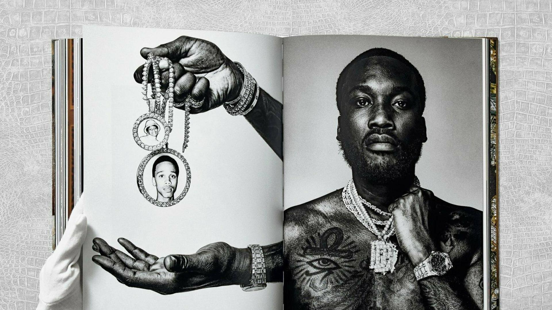 Interior del libro 'Ice Cold' (Taschen), que analiza la unión de raperos y joyas