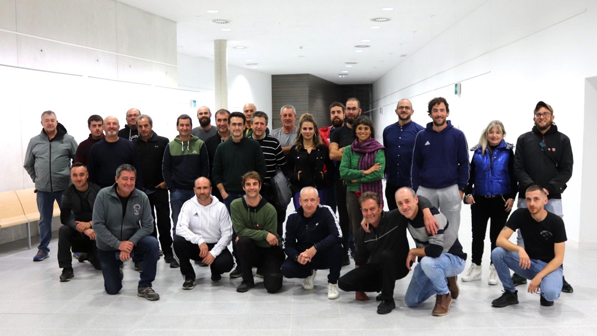 Parte del grupo de voluntariado se reunió en Tafalla para participar en la segunda asamblea
