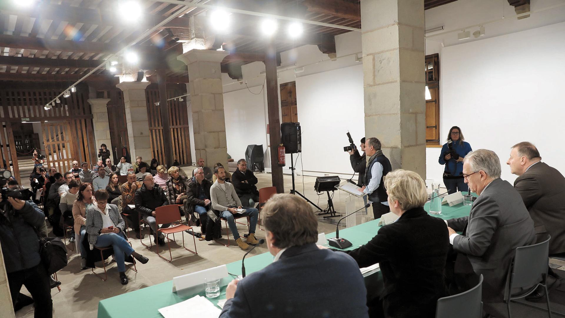 Fernando Sesma, María García Barberena, Enrique Maya y Javier Labairu presidieron la Mesa General de los Sanfermines en la Ciudadela