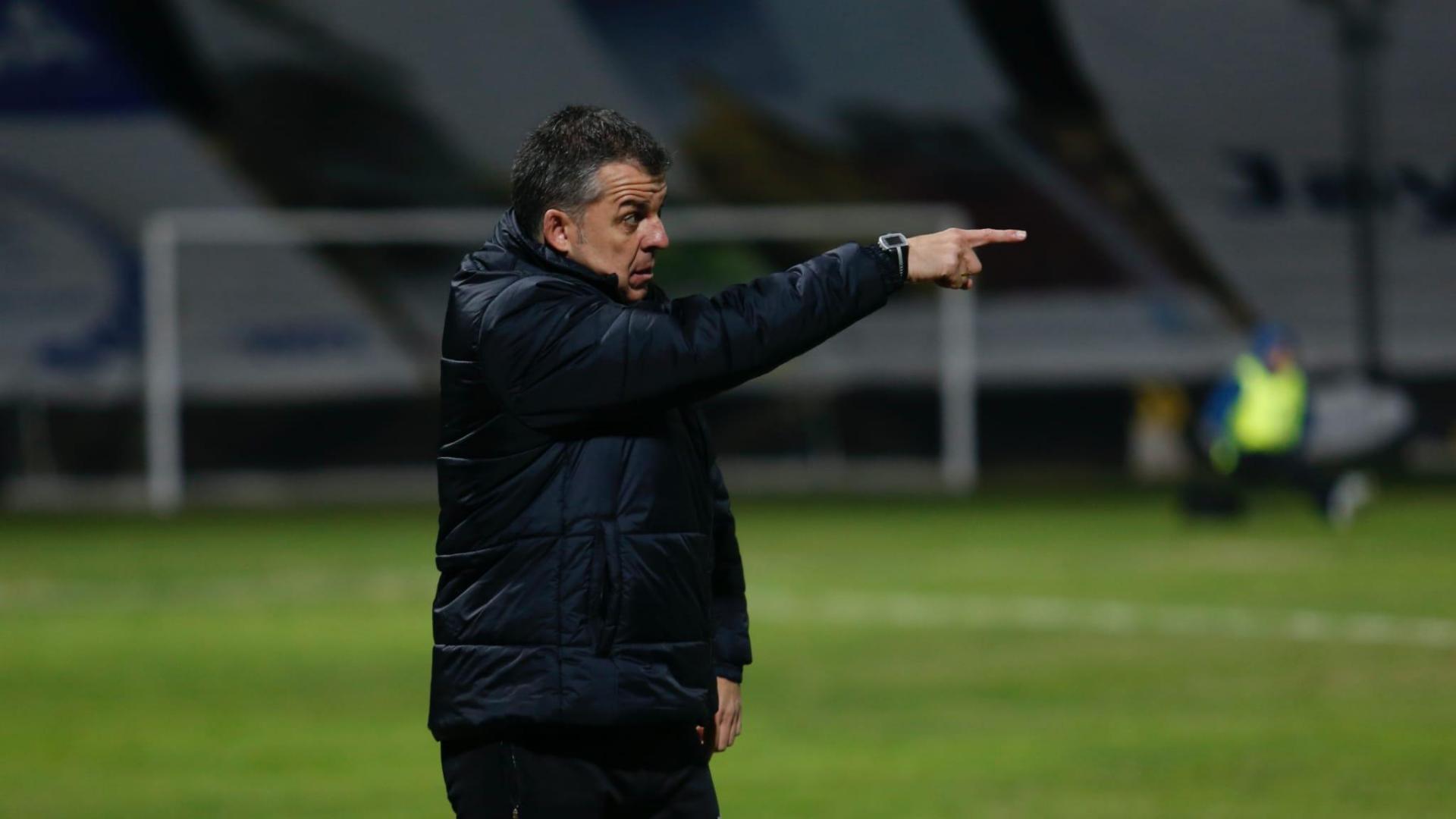 Sergio Vázquez da indicaciones a sus jugadores en el partido del pasado domingo ante el Tudelano