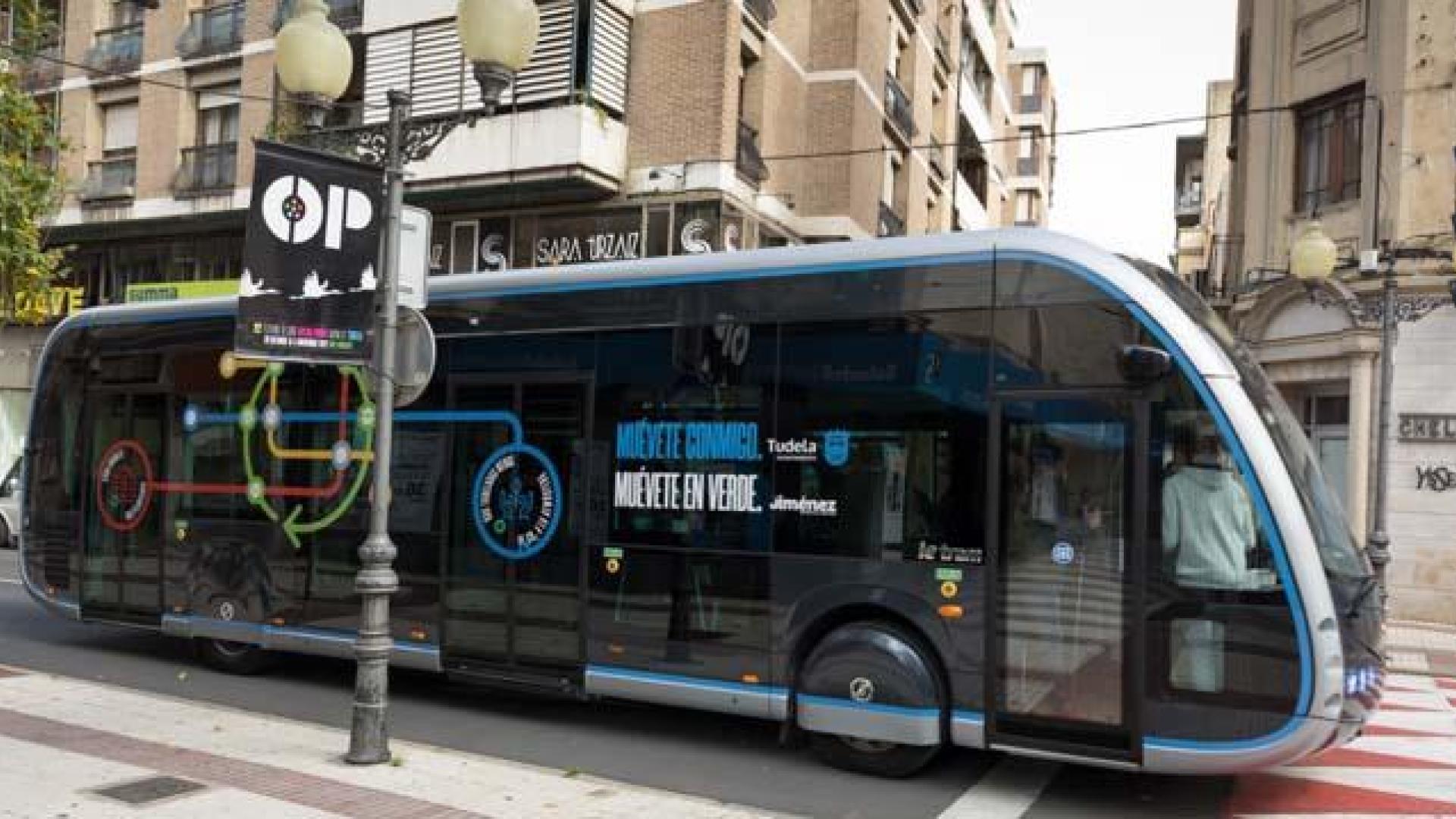 Uno de los autobuses eléctricos del nuevo servicio de transporte urbano de Tudela