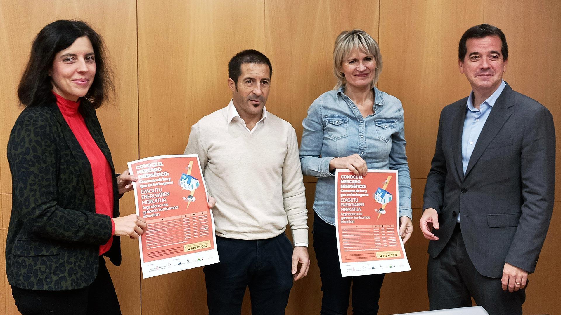 De izquierda a derecha: Uxue Itoiz, directora general de Industria, Energía y Proyectos estratégicos S4; Juan Carlos Castillo, presidente de la FNMC; Maitena Ezkutari, directora general de Turismo, Comercio y Consumo; y Mikel Irujo, consejero de Desarrollo Económico y Empresarial