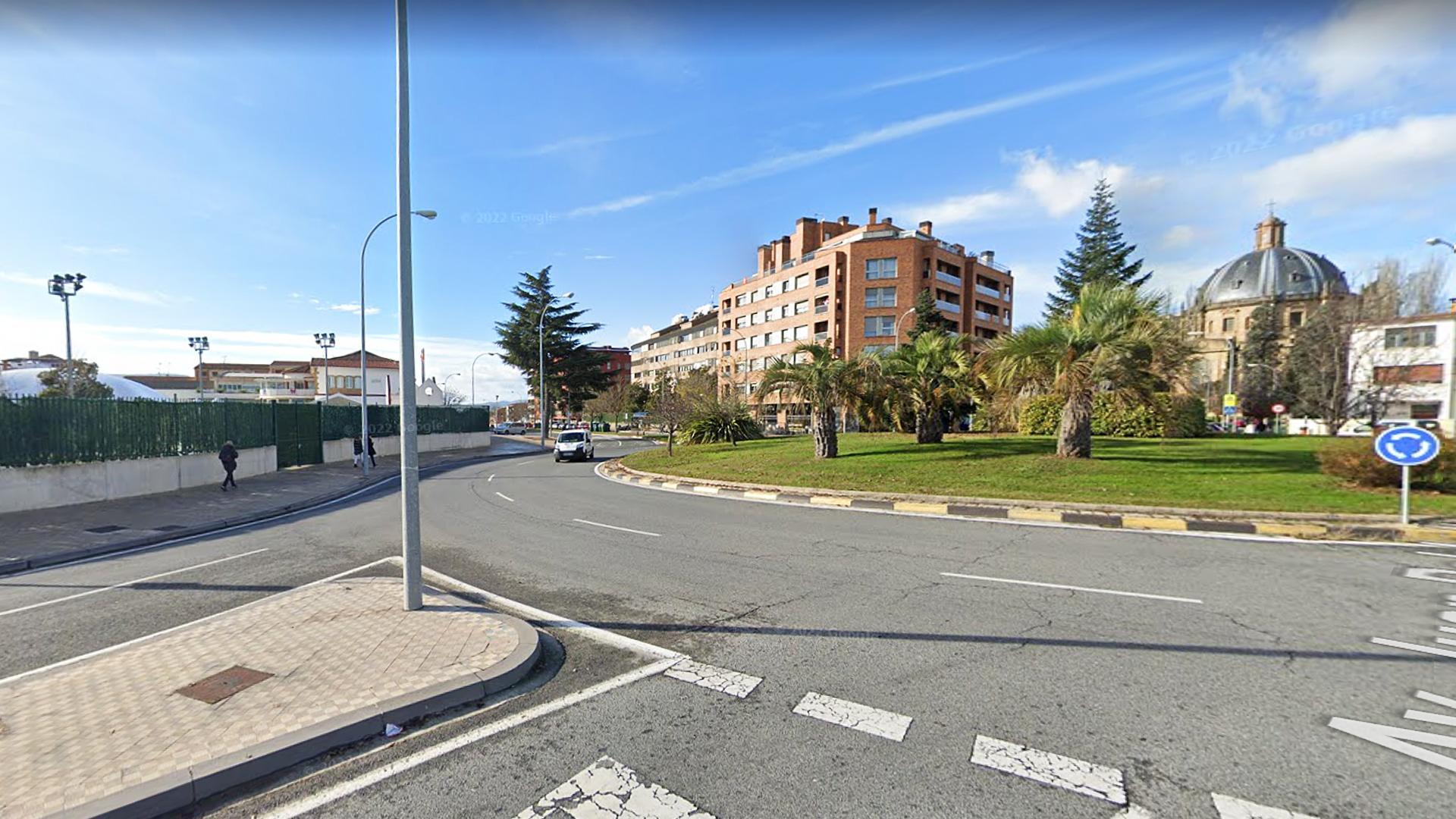 Rotonda de la confluencia de las calles Monte Monjardín y avenida Juan Pablo II