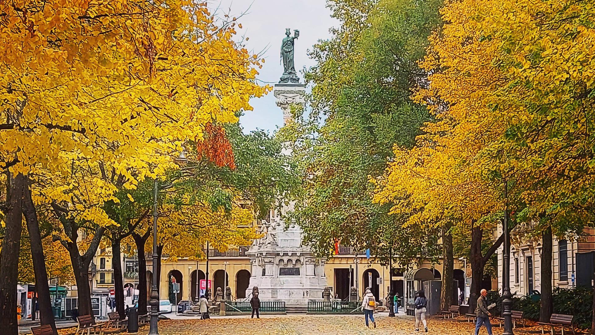Ambiente otoñal estos días en el Paseo Sarasate de Pamplona