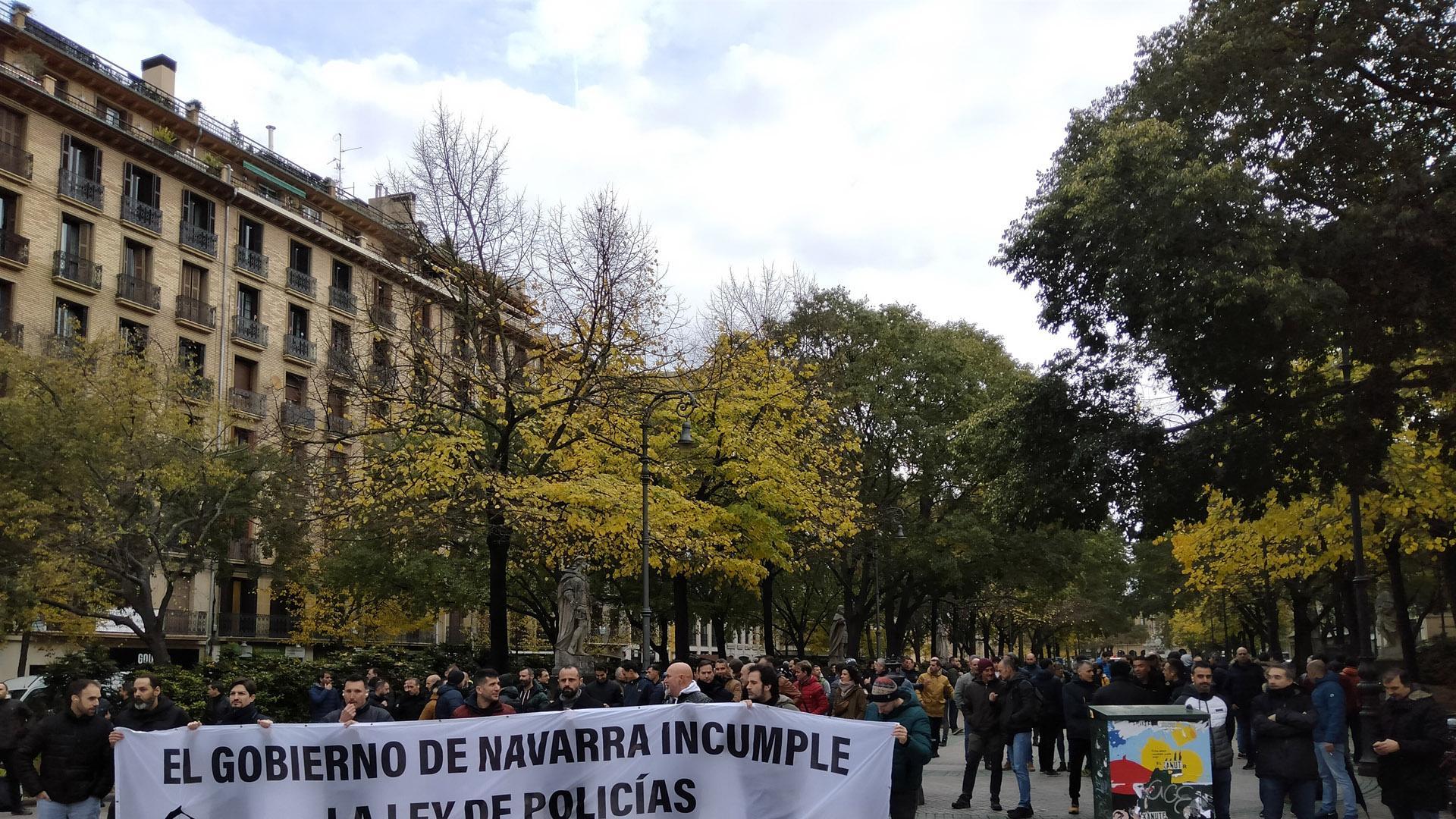 Concentración de policías forales para reclamar la reglamentación de la Ley de Policías de Navarra, este jueves ante el Parlamento

EUROPA PRESS

24/11/2022