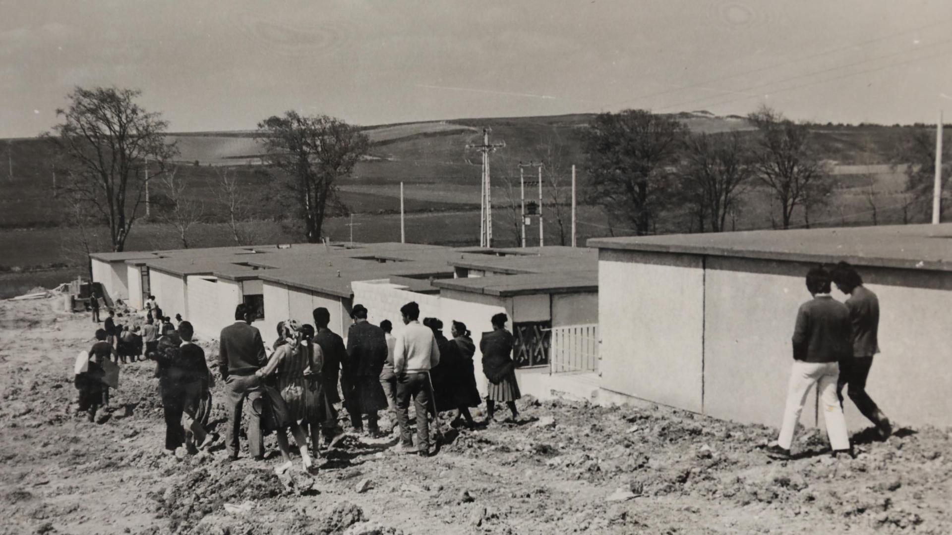 Instantánea de las primeras casas edificadas en el Poblado de Santa Lucía en 1973