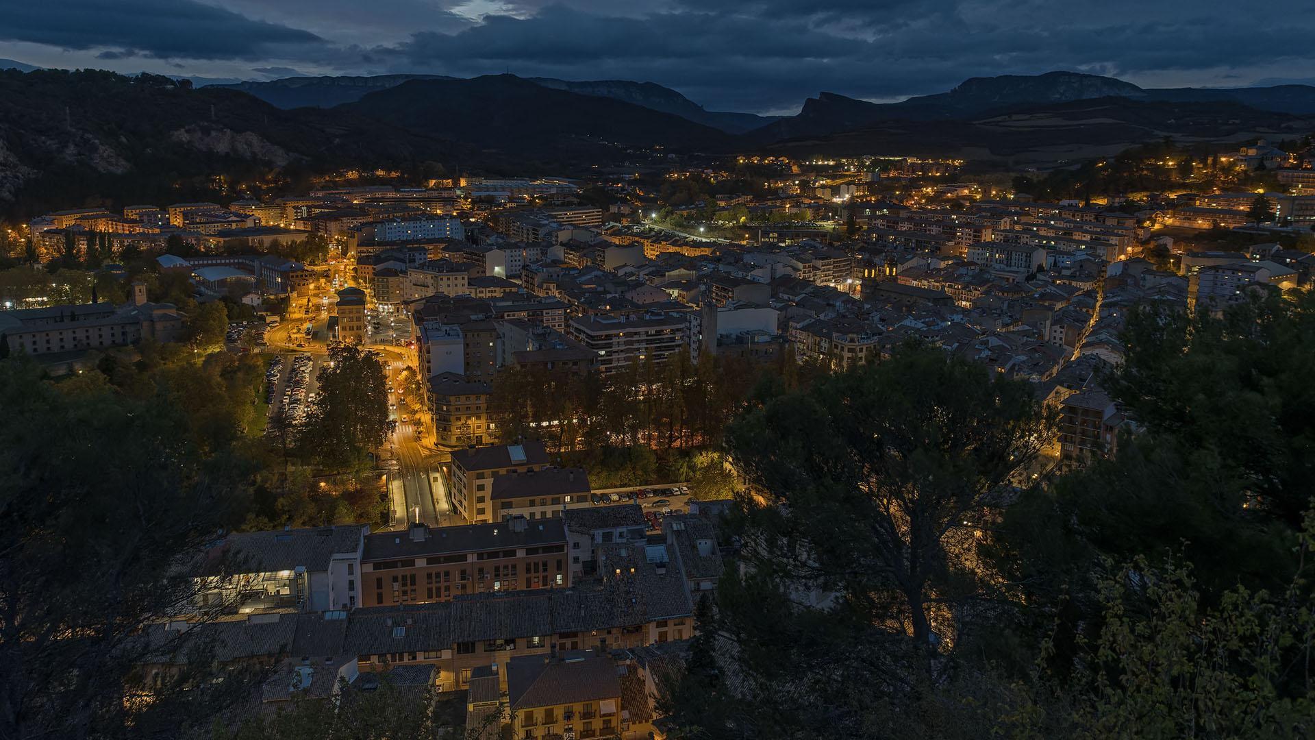 Estella fue una de las numerosas ciudades dirigidas por los Aibar, siendo Martín de Aibar capitán de esta ciudad y encargado de reforzar las fronteras con el reino de Castilla a finales del siglo XIV