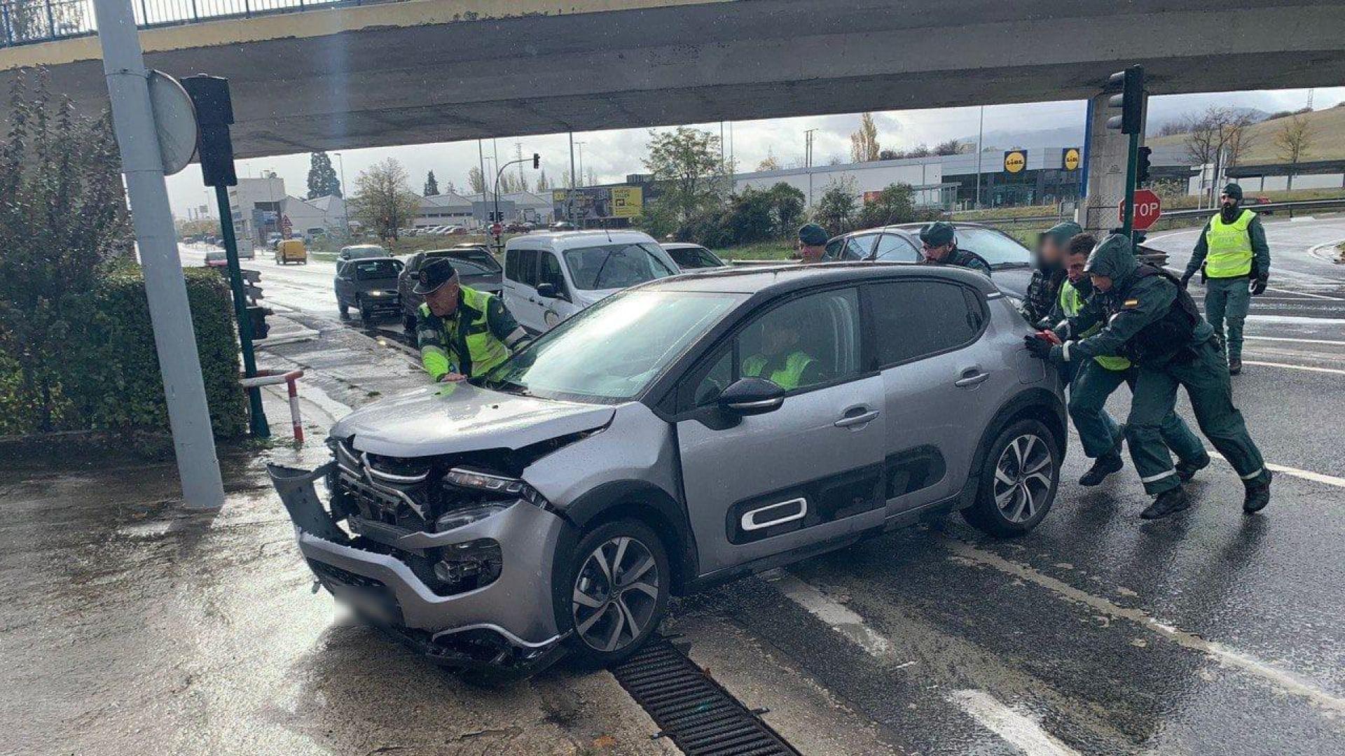 Imagen del vehículo que ha chocado con un taxi este martes en Pamplona