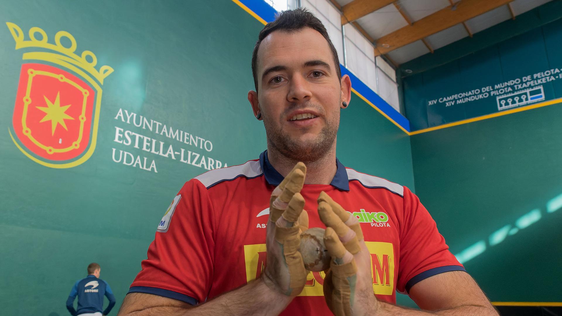Erik Jaka, ayer por la mañana tras la elección de material en el Remontival de Estella