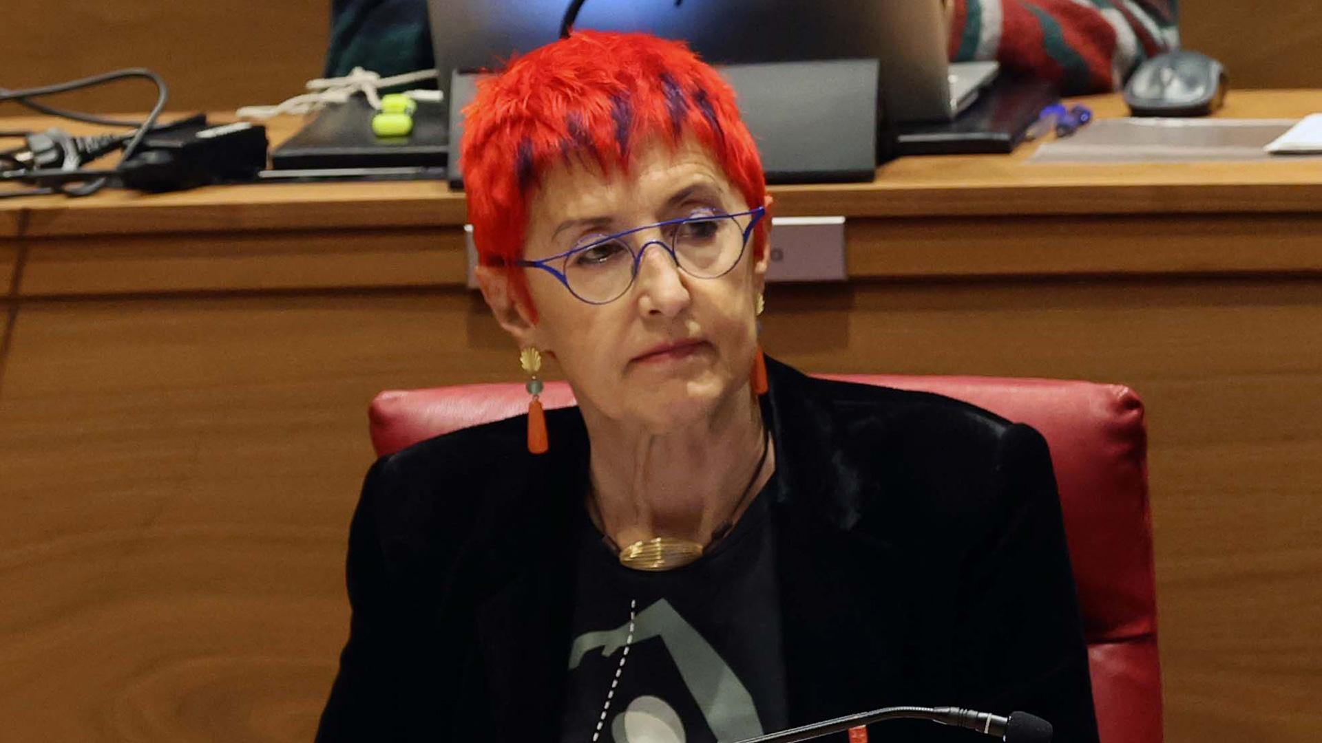 La consejera de Salud del Gobierno de Navarra, Santos Induráin, en el pleno del Parlamento