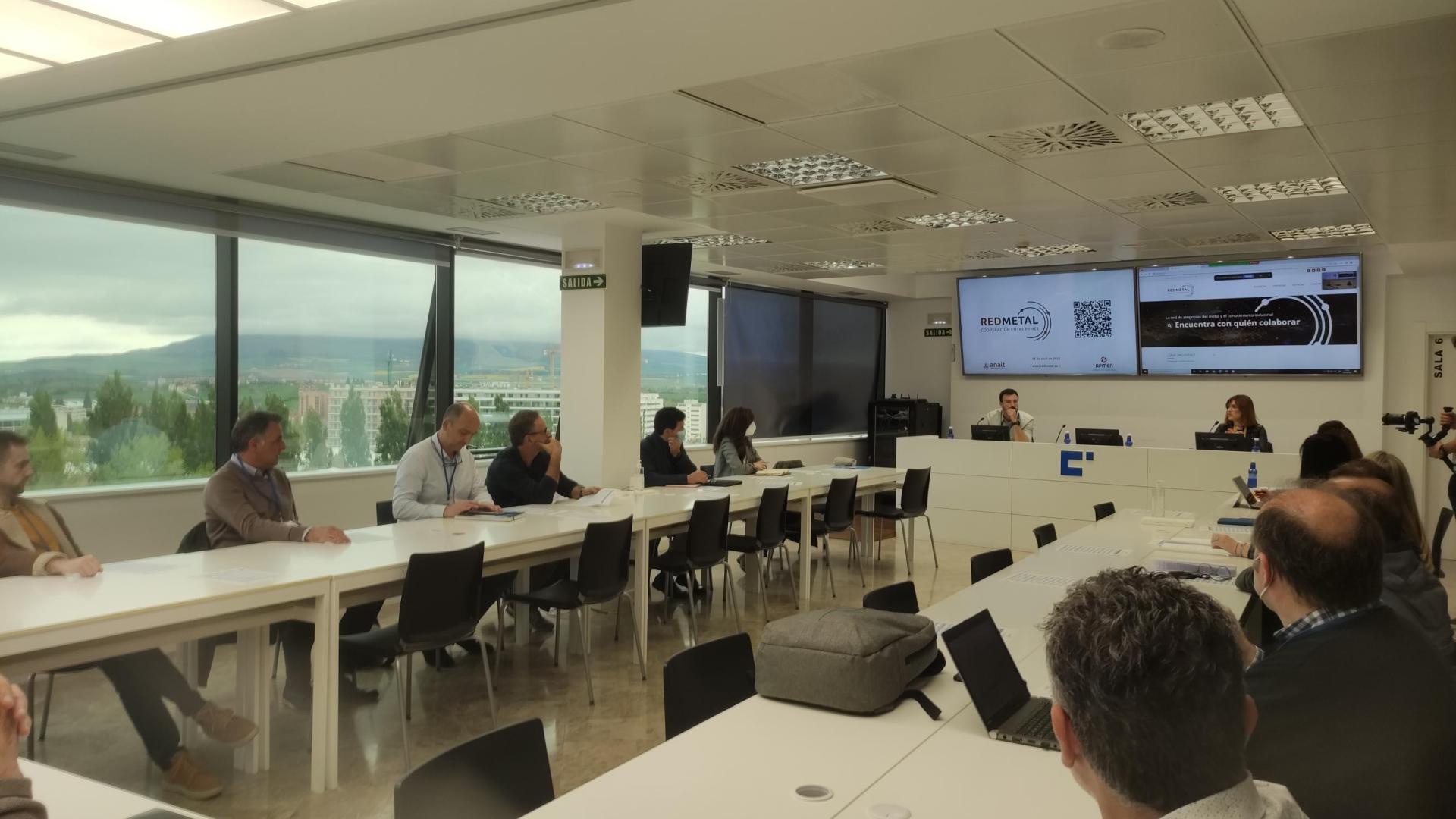 Asistentes a una jornada de la Asociación Navarra de Empresas de Ingeniería y servicios Tecnológicos (ANAIT)  celebrada en su sede.