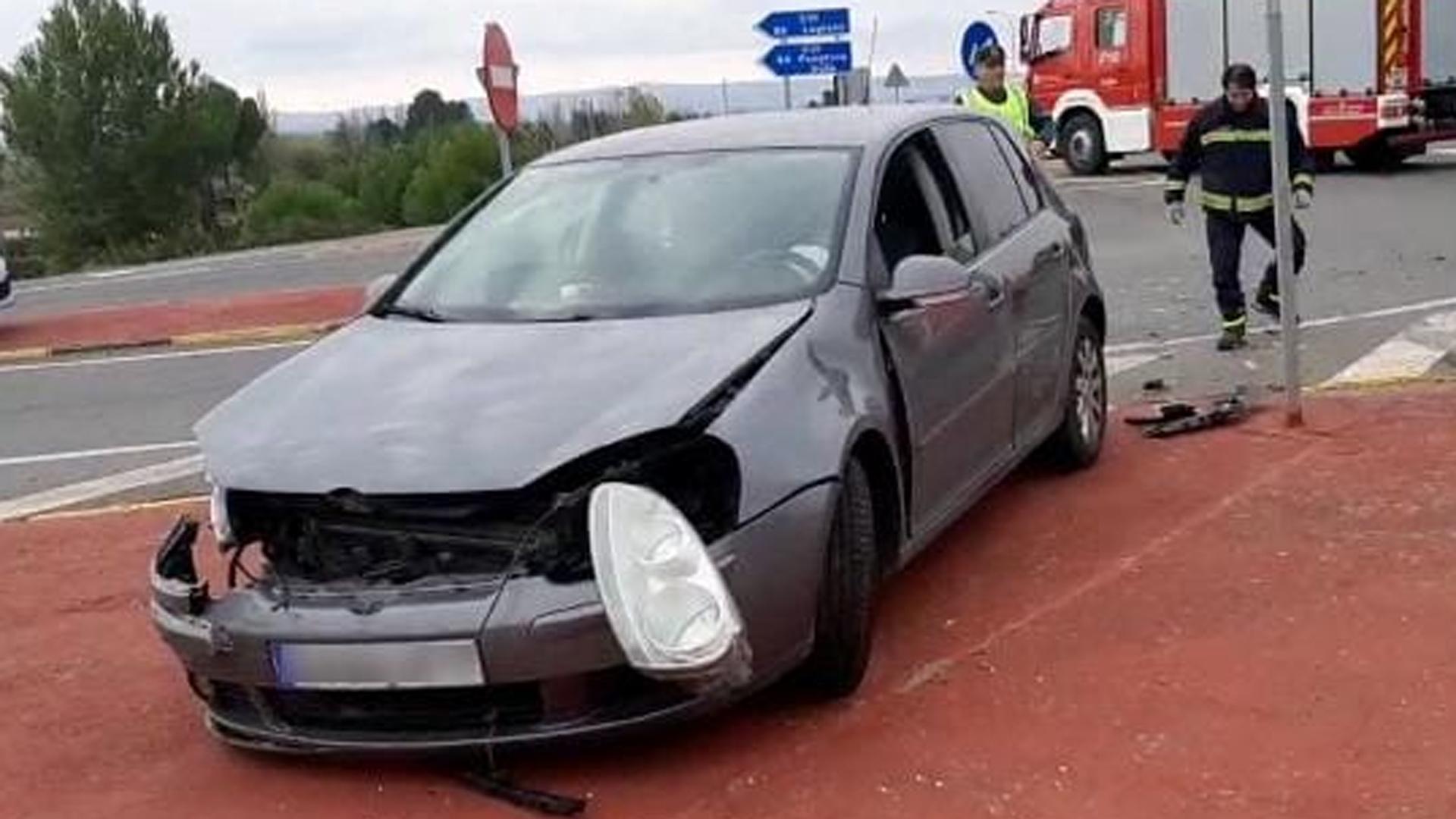 Resultado de uno de los turismos en el accidente en el que han resultado heridos dos conductores en Tudela