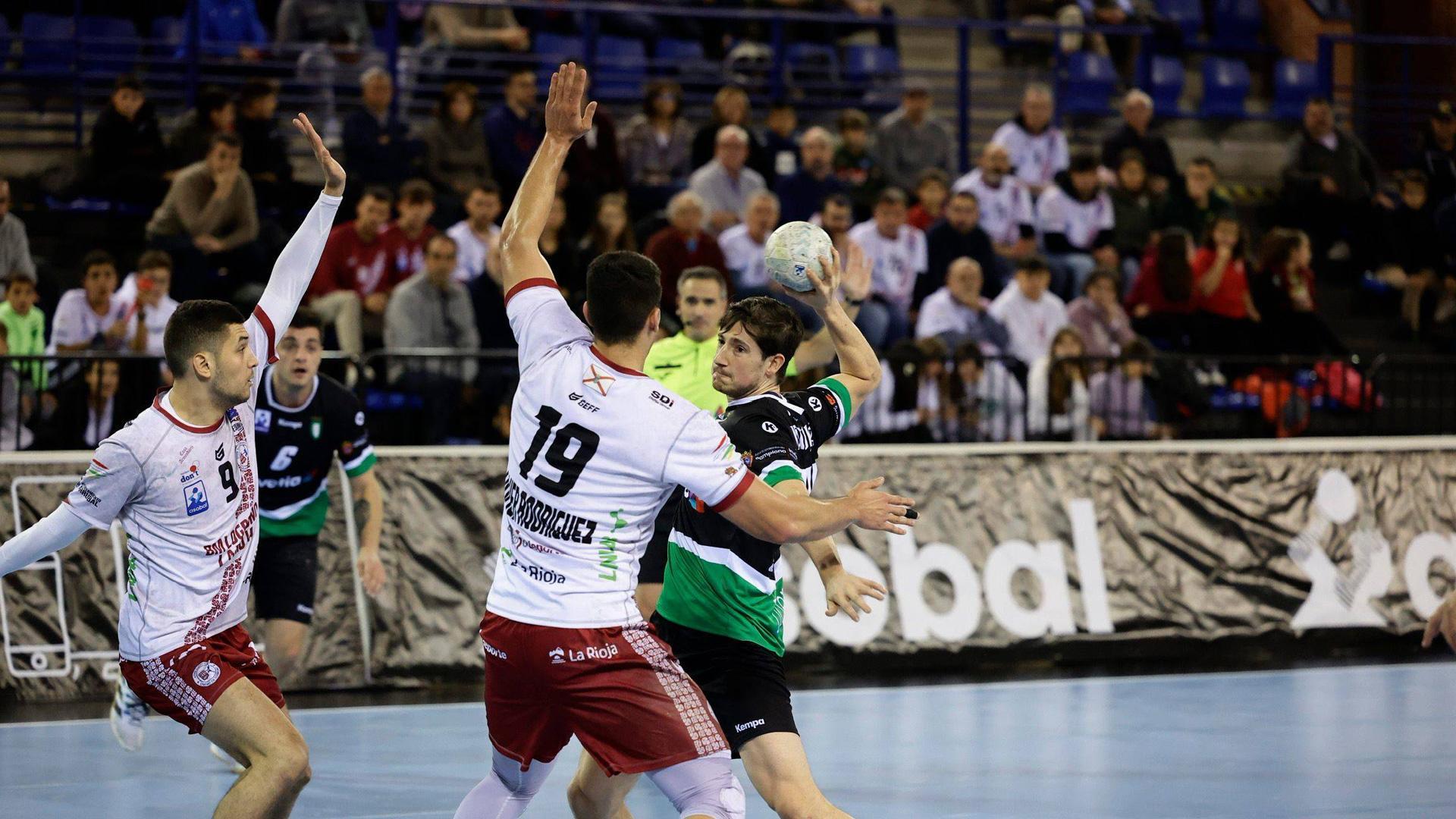 Imagen de un momento del partido disputado en Logroño
