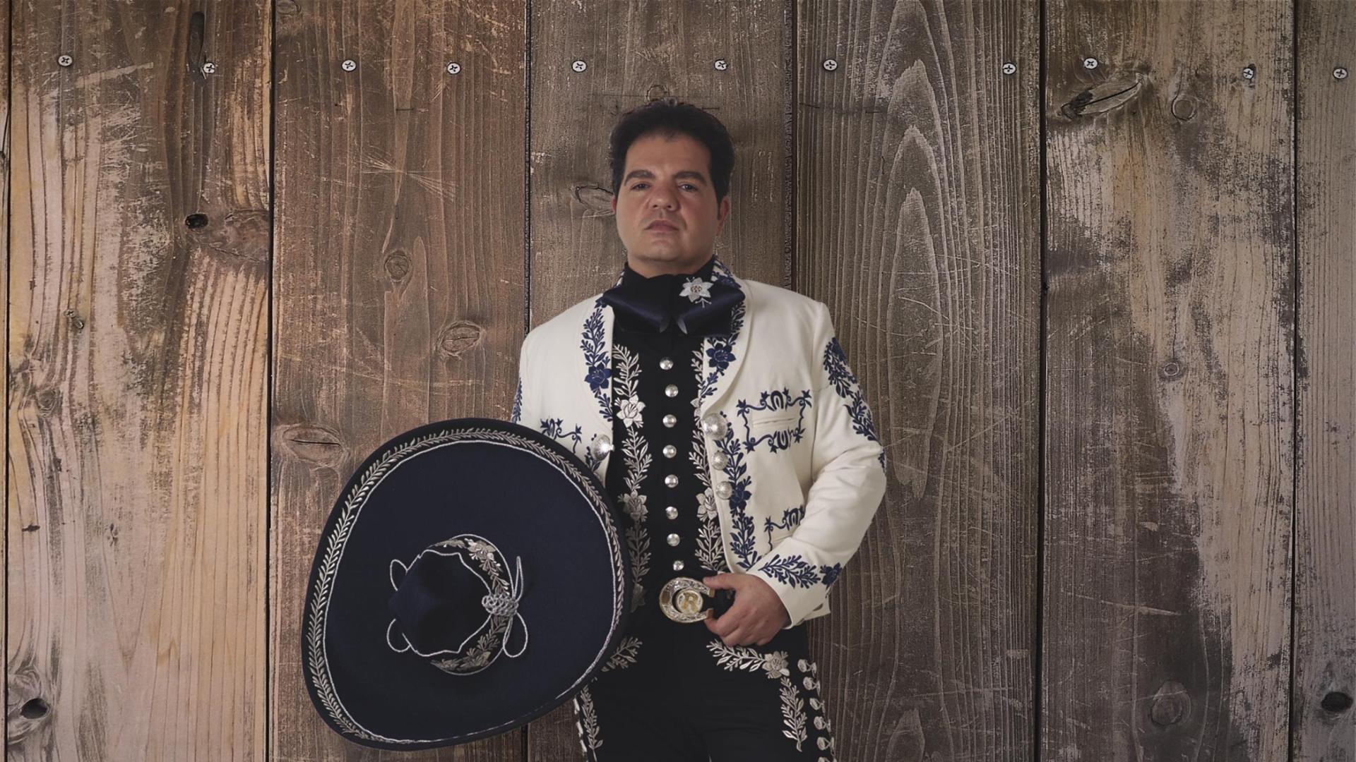 El mariachi Roberto urrutia