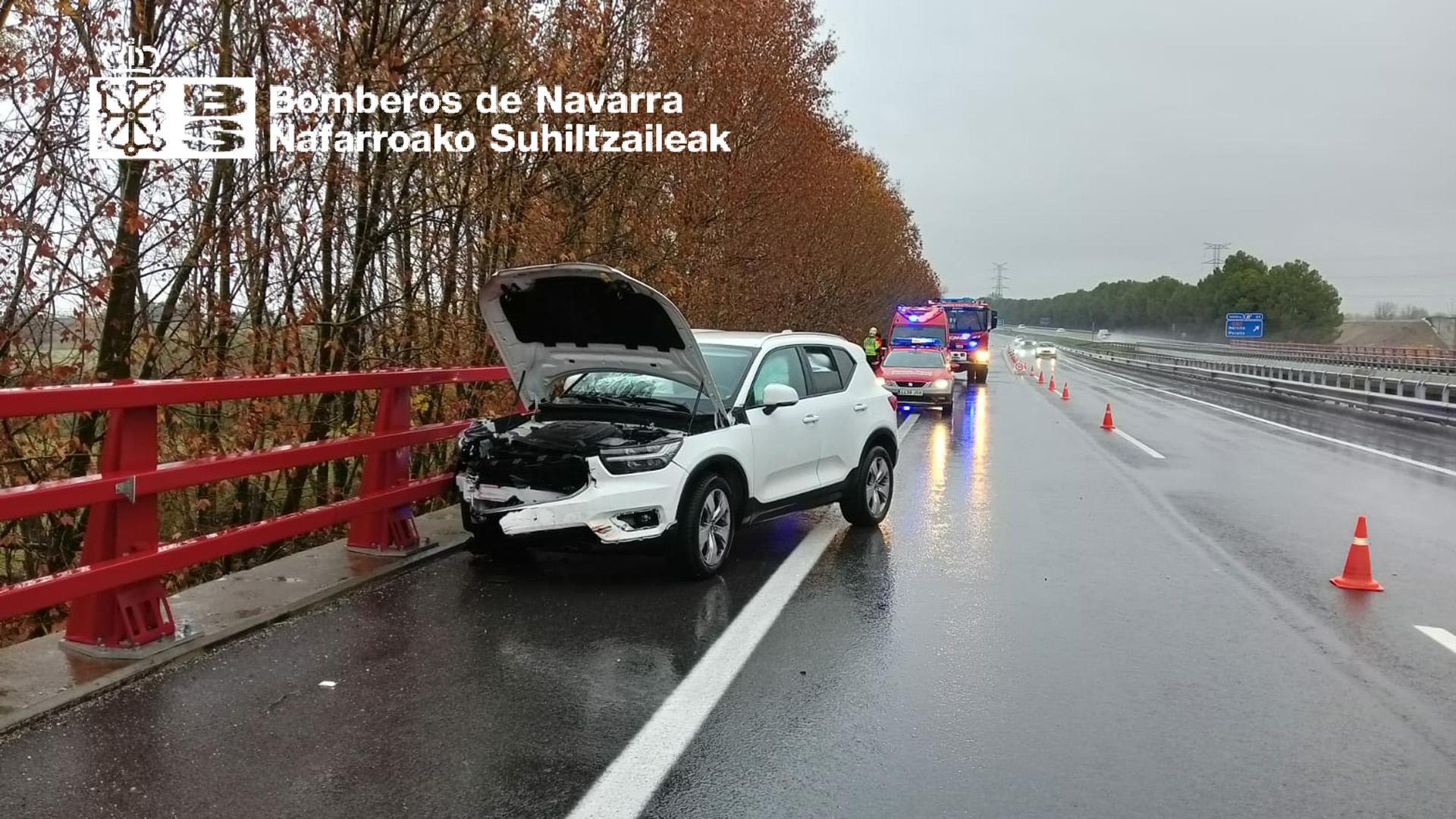 Imagen del vehículo accidentado en la AP-15, en Marcilla